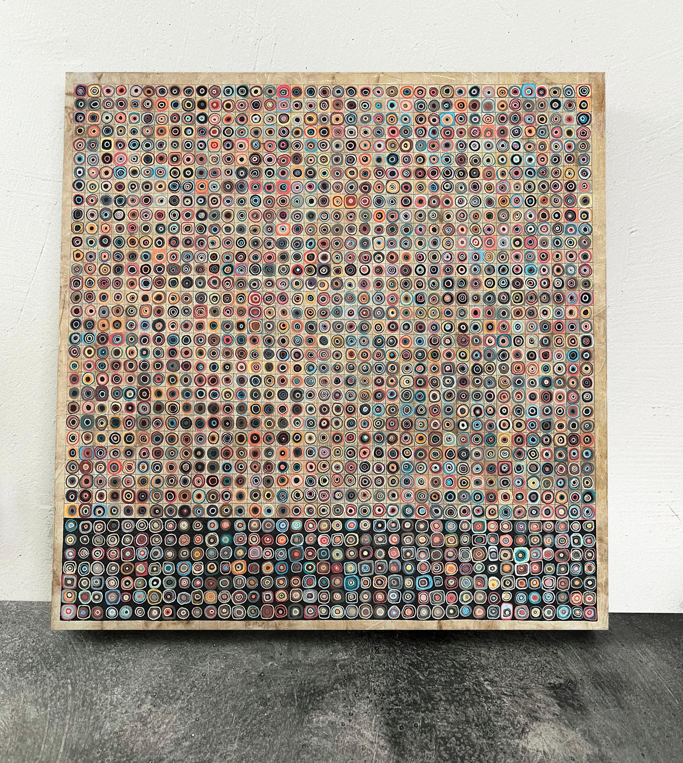 <p>Commenti dell'artista<br>Questo astratto in due parti presenta forme circolari organiche dipinte in una vibrante gamma di colori. Carte stratificate e macchiate creano uno sfondo ricco e strutturato, mentre ogni cerchio unico sembra danzare con