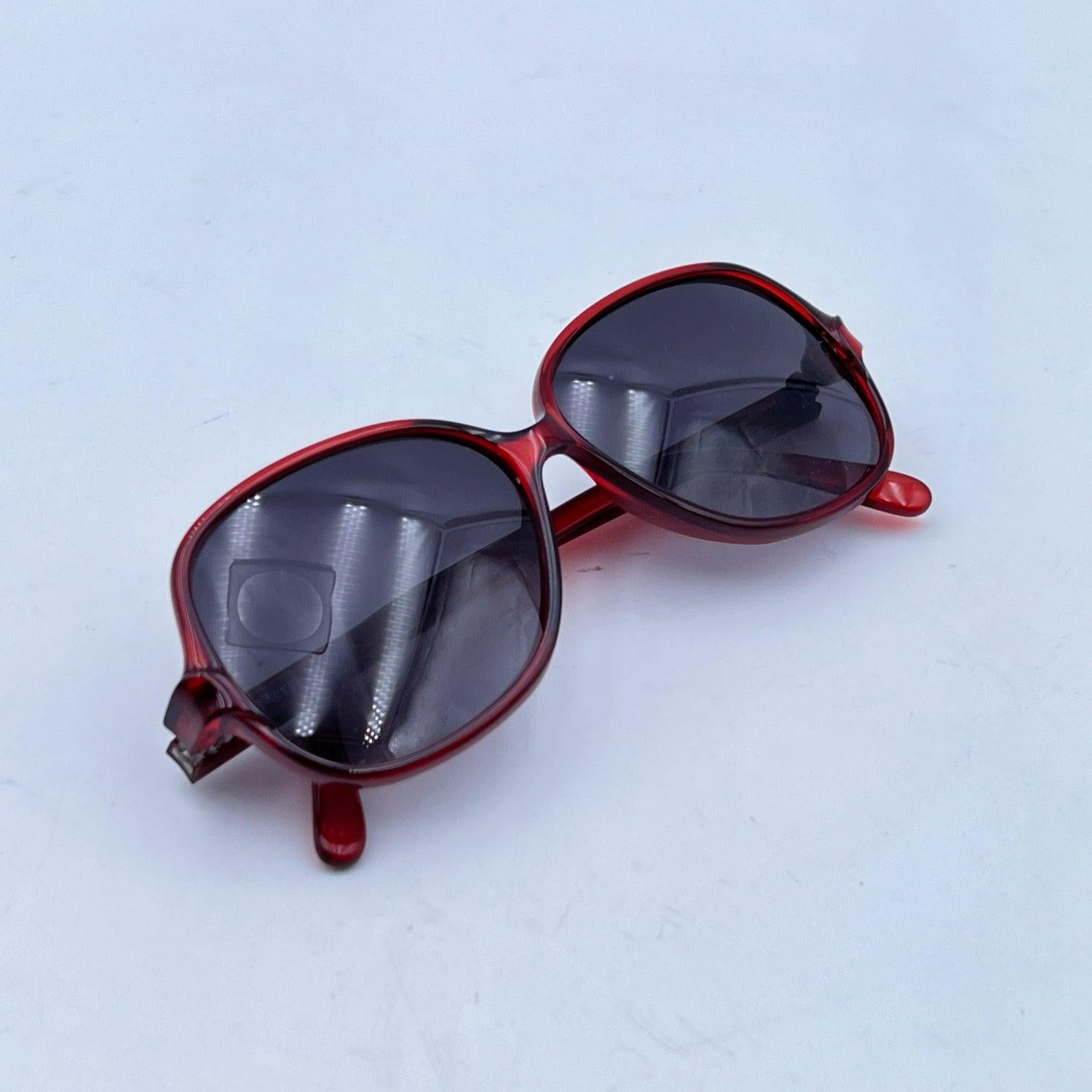 Black Terri Brogan Vintage Red Acetate Optyl 8635 52/11 Sunglasses For Sale