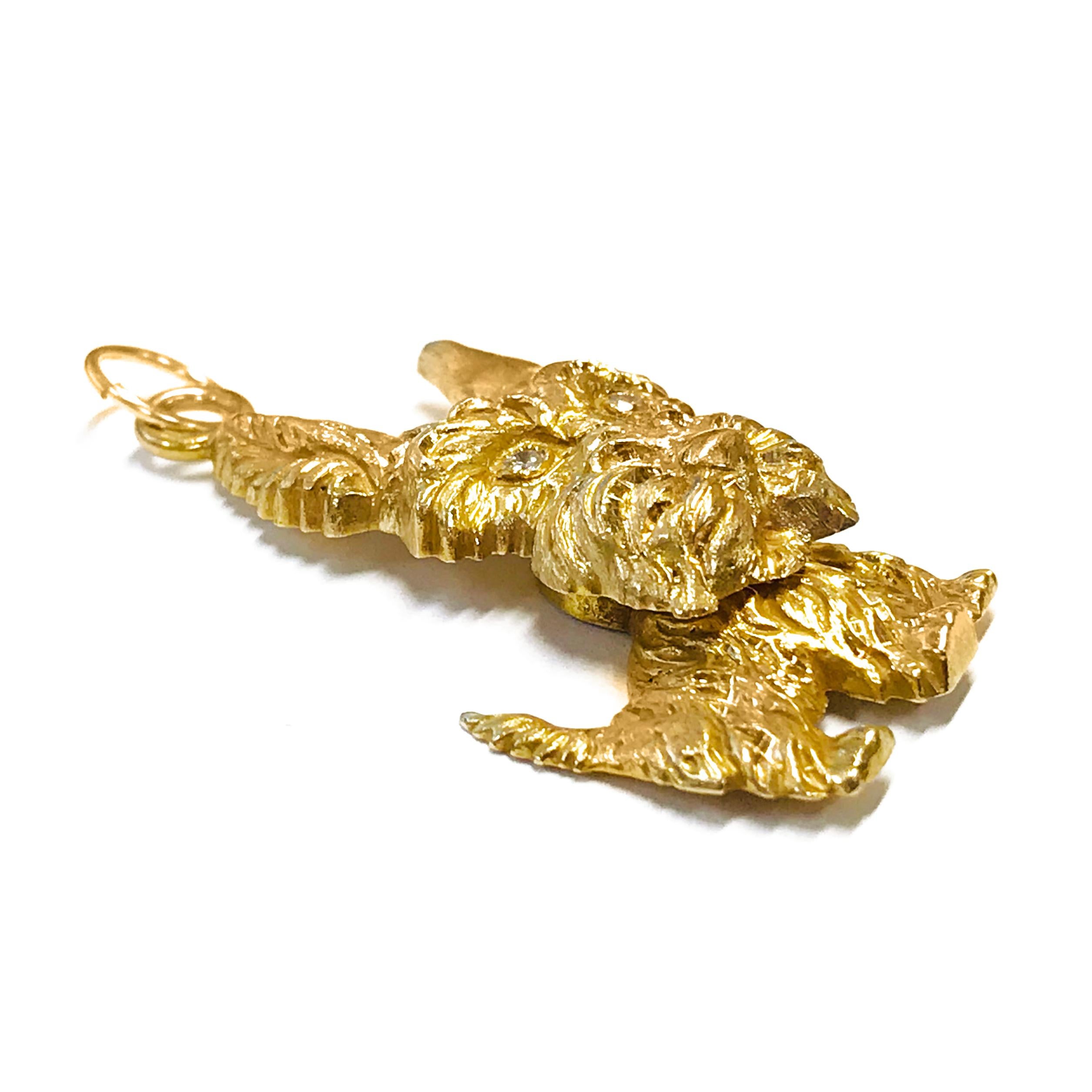 Taille ronde Chien Terrier Pendentif or jaune 14k à charnière en vente