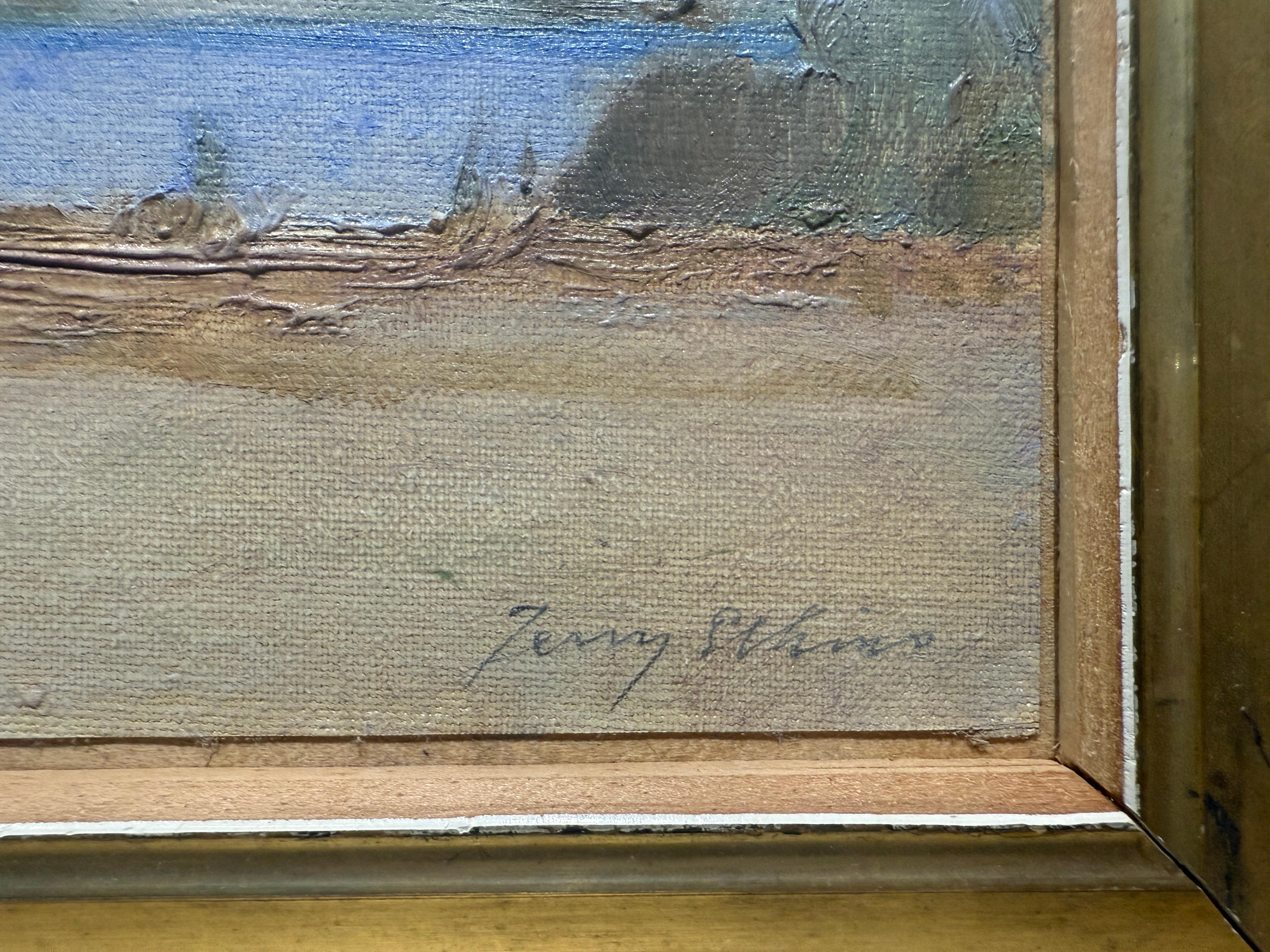 Ein Gemälde in Öl auf Leinwand im impressionistischen Stil. Es zeigt eine Nahaufnahme des Wainscott-Teichs in East Hampton, New York, nach Sonnenuntergang. Sandbänke und Grünflächen umgeben den Teich, der in einem tiefen Blau erstrahlt. Der Himmel
