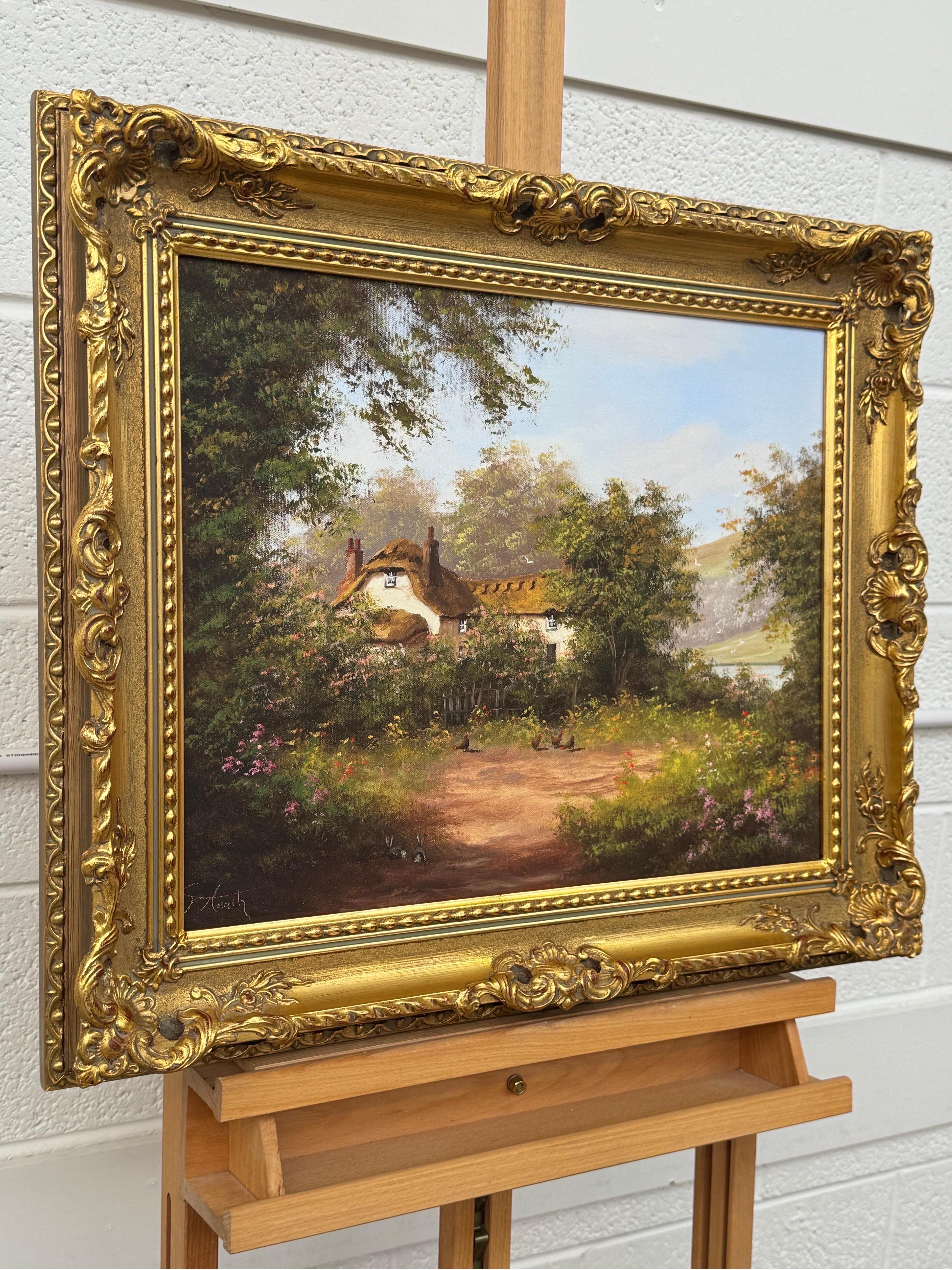 Cottage dans un jardin luxuriant avec des poules dans la campagne anglaise par English artist - Painting de Terry Heath