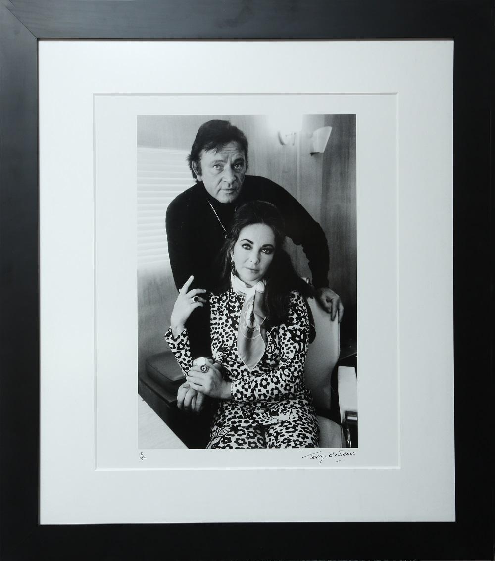 Terry O' Neill Black and White Photograph of Liz Taylor and Richard Burton, 1971 (Britisch)