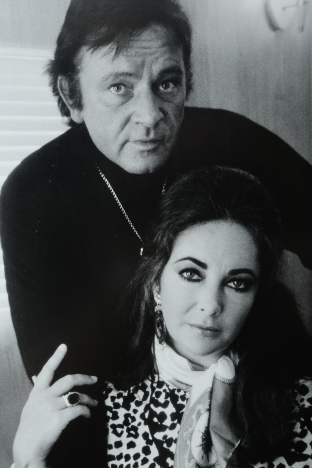 Terry O' Neill Black and White Photograph of Liz Taylor and Richard Burton, 1971 im Zustand „Hervorragend“ in Miami, FL