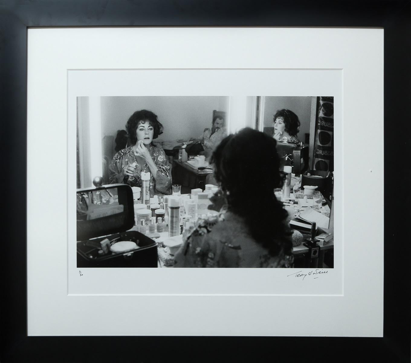 Terry O' Neill Photograph of Elizabeth Taylor in Black and White, Edition 2/50 In Excellent Condition In Miami, FL