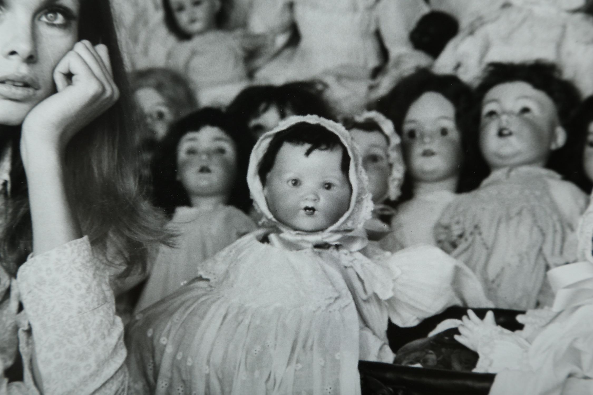 Terry O' Neill Fotografie von Jean Shrimpton in Schwarz-Weiß:: 1964 (Mitte des 20. Jahrhunderts)