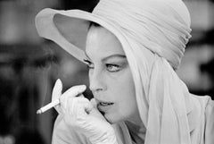 Ava Gardner sur le plateau du film  The Life And Times Of Judge Roy Bean  (La vie et le temps de Judge Roy Bean), 1972