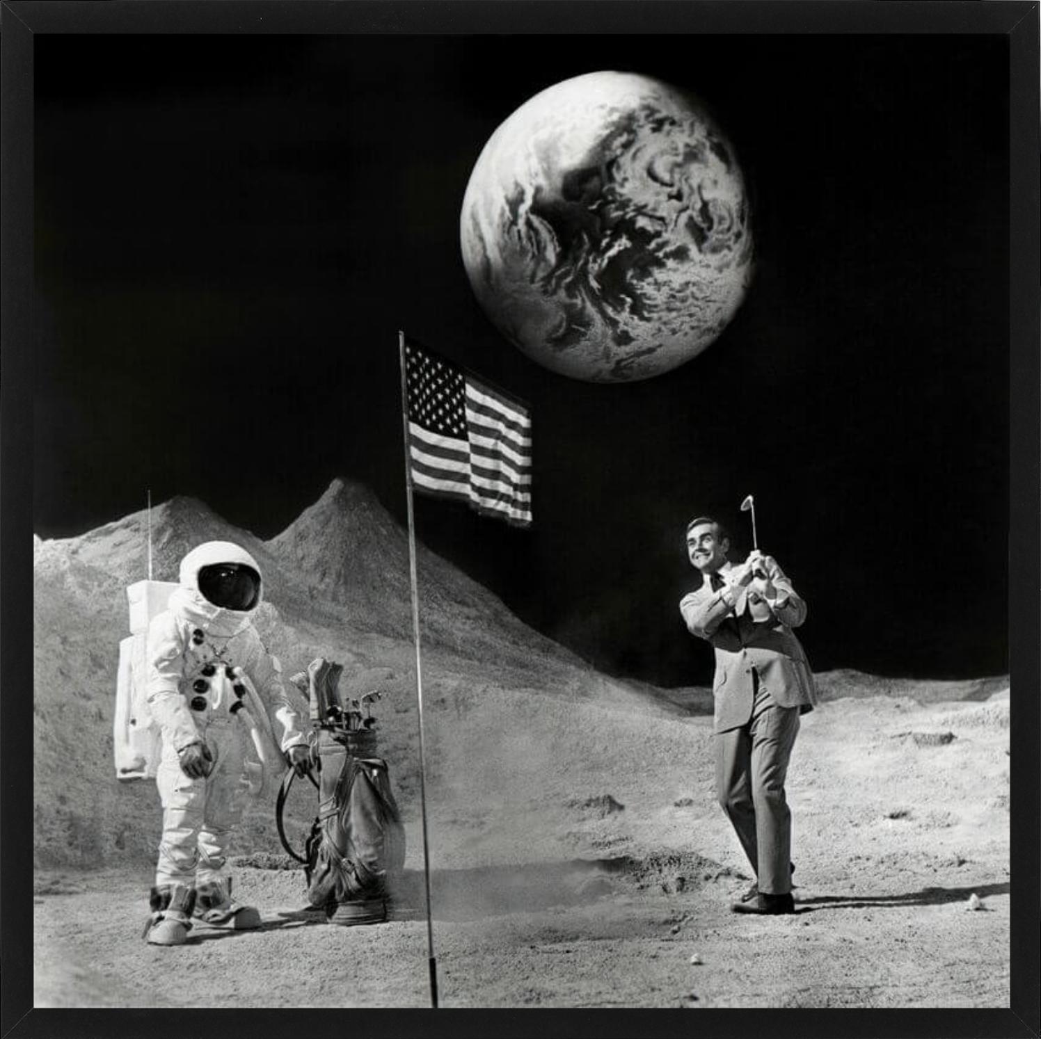 Bond on the Moon, Sean Connery als James Bond - Fine Art Photography, 1971 im Angebot 3