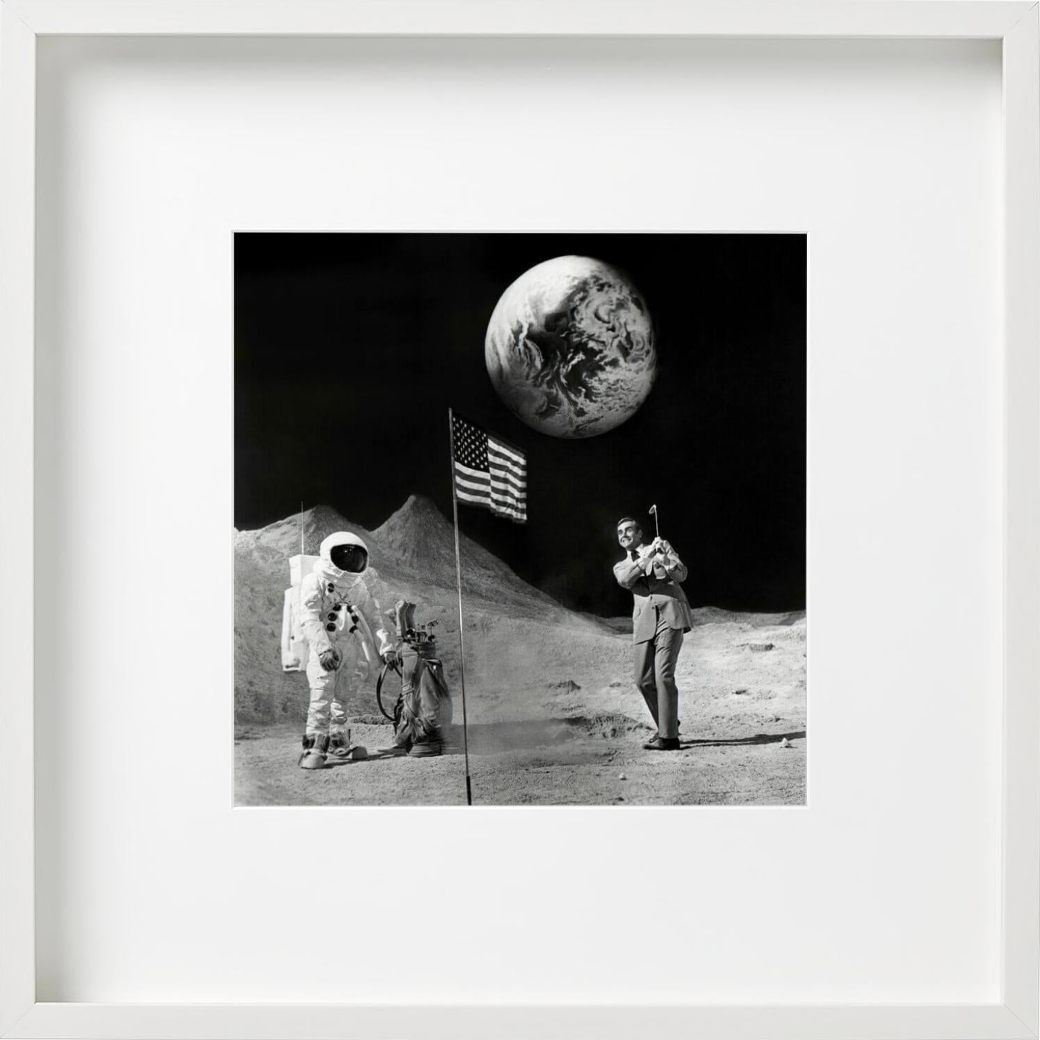 Bond on the Moon, Sean Connery als James Bond - Fine Art Photography, 1971 im Angebot 4