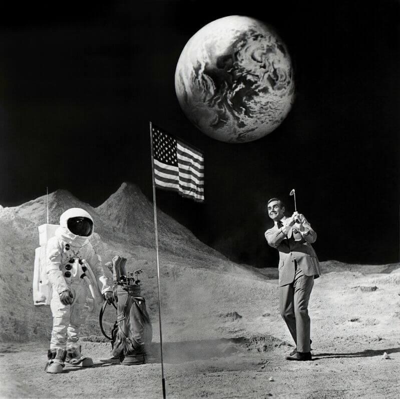 Terry O'Neill Figurative Photograph – Bond on the Moon, Sean Connery als James Bond - Fine Art Photography, 1971