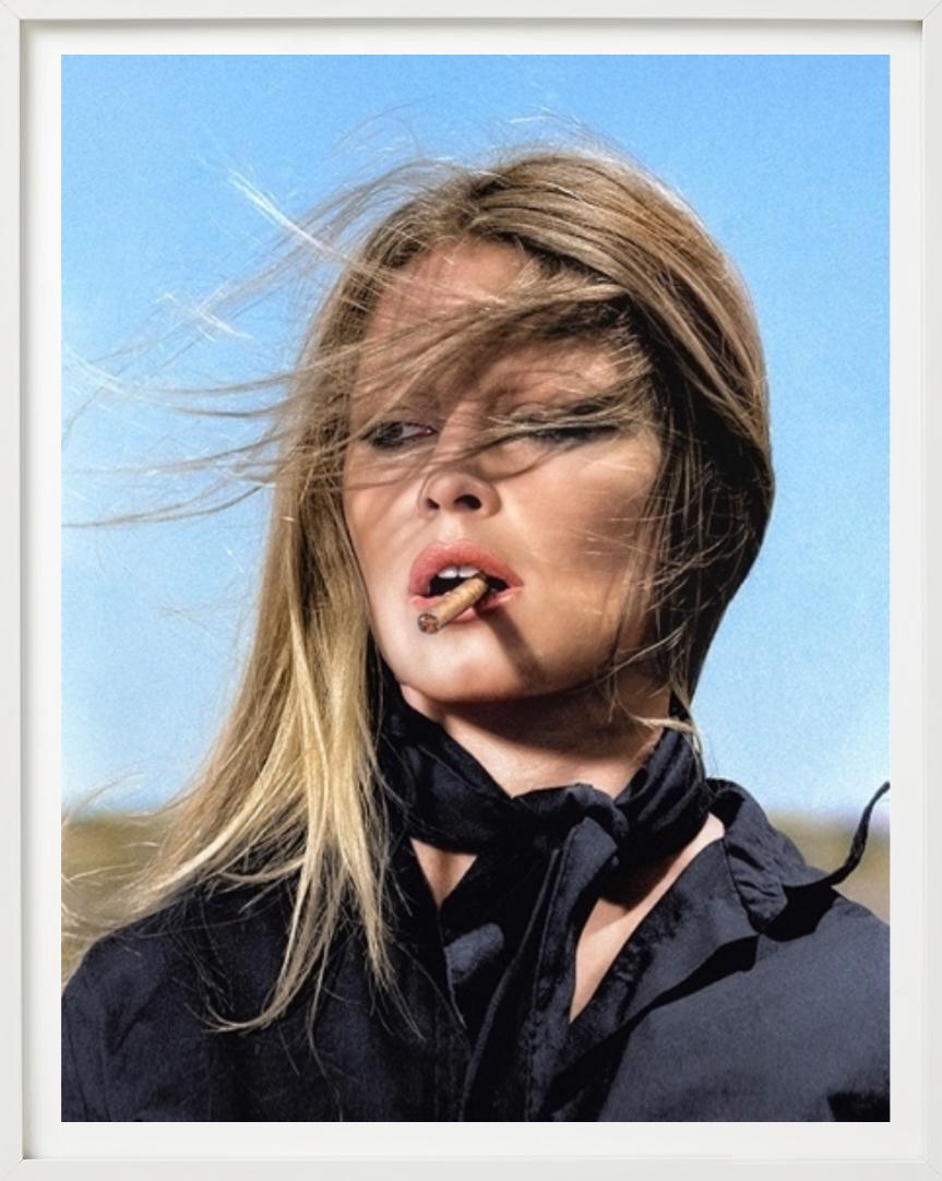 Brigitte Bardot Coloreada - la superestrella con un puro en la boca en venta 1