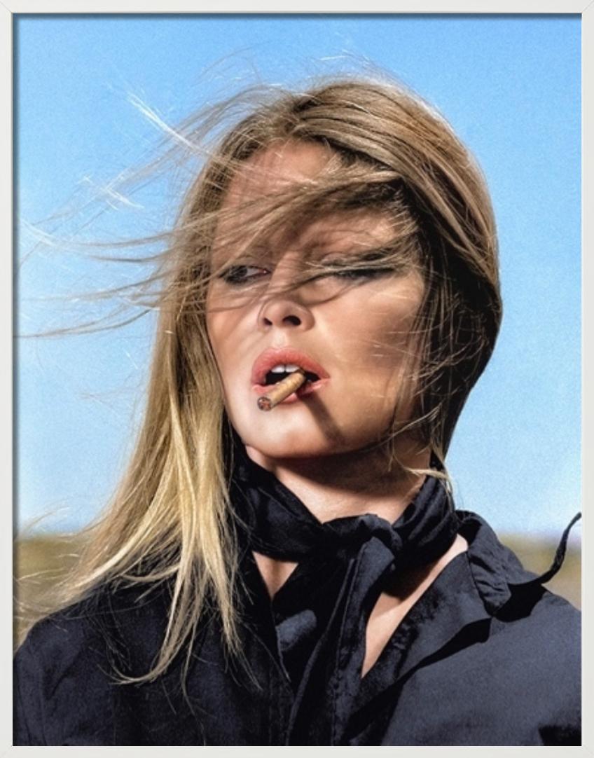 Brigitte Bardot Coloreada - la superestrella con un puro en la boca en venta 3