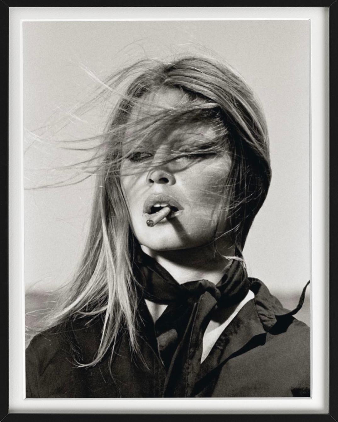 Brigitte Bardot - Sur le plateau des Petroleuses, photographie d'art, 1971 en vente 6