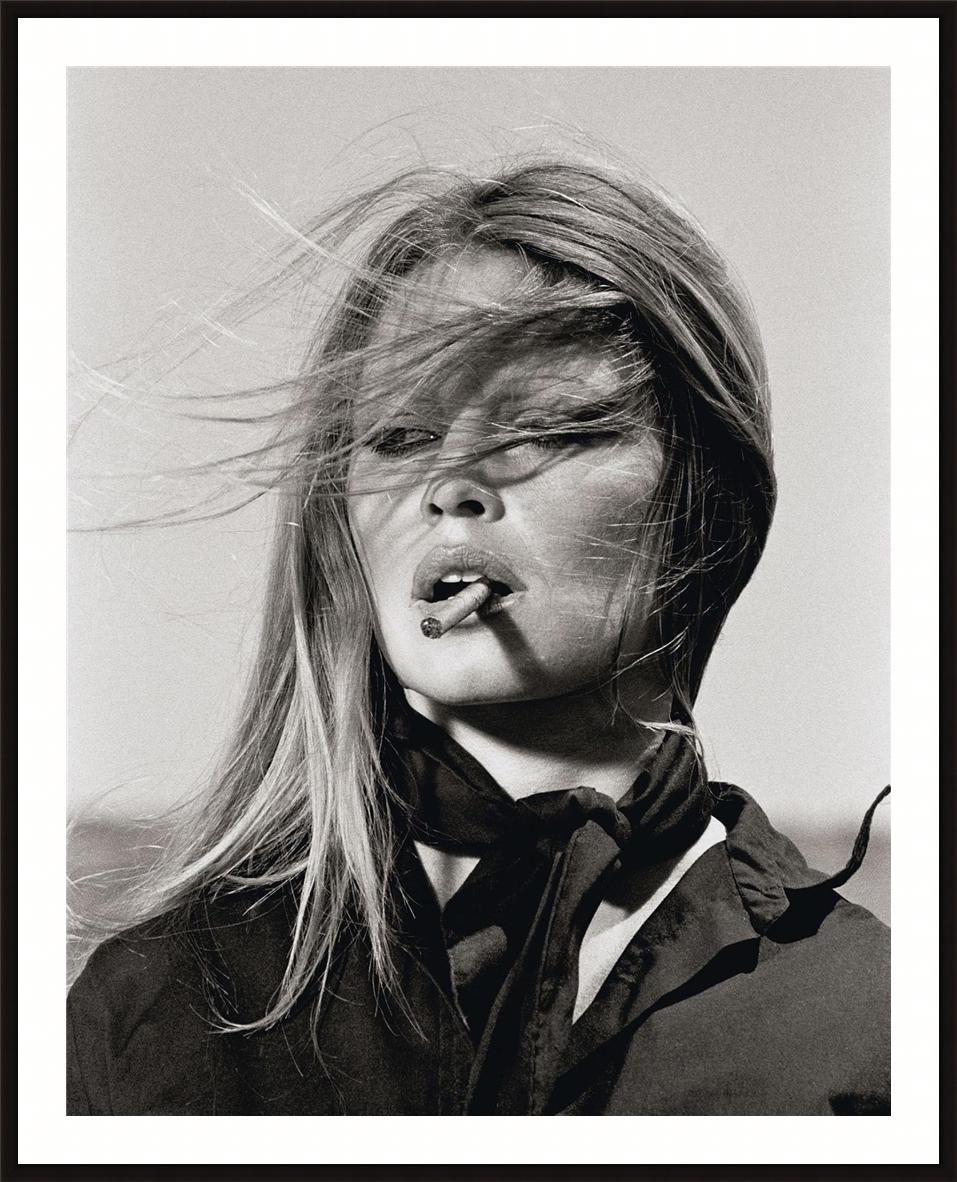Brigitte Bardot (Signierter Platindruck) – Photograph von Terry O'Neill