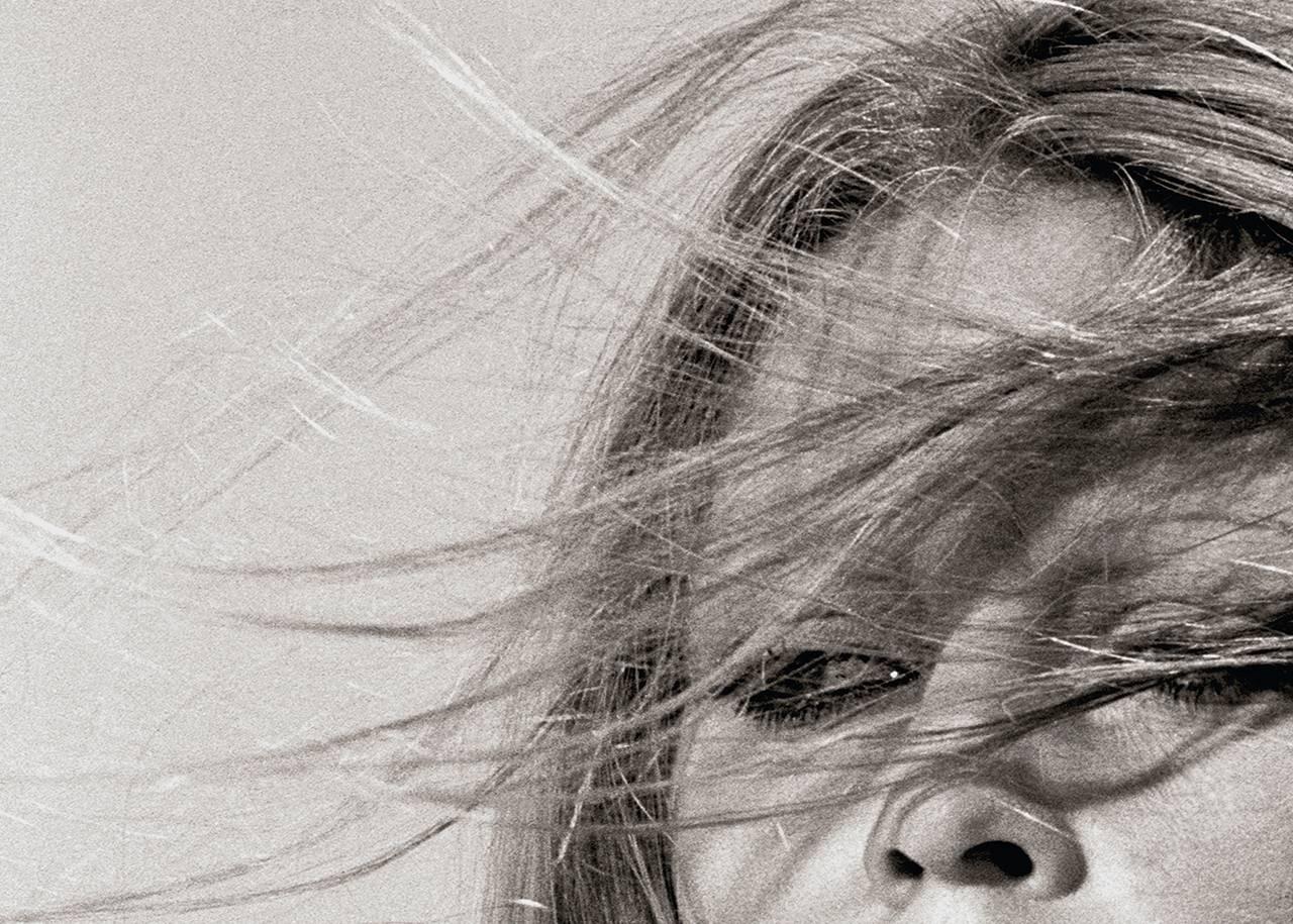 Brigitte Bardot con puro - España, 1971 - impresión de finca - Photograph de Terry O'Neill