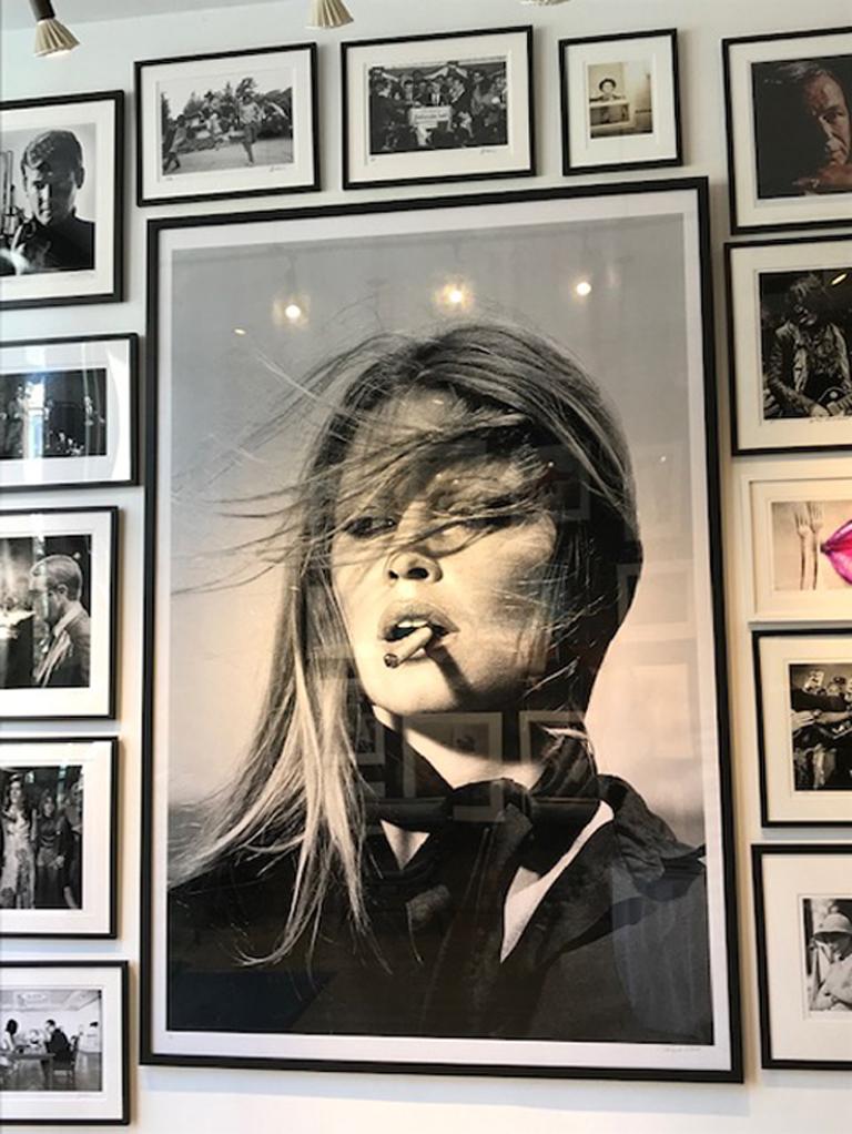 Brigitte Bardot con puro - España, 1971 - impresión de finca - Black and White Photograph Gris de Terry O'Neill