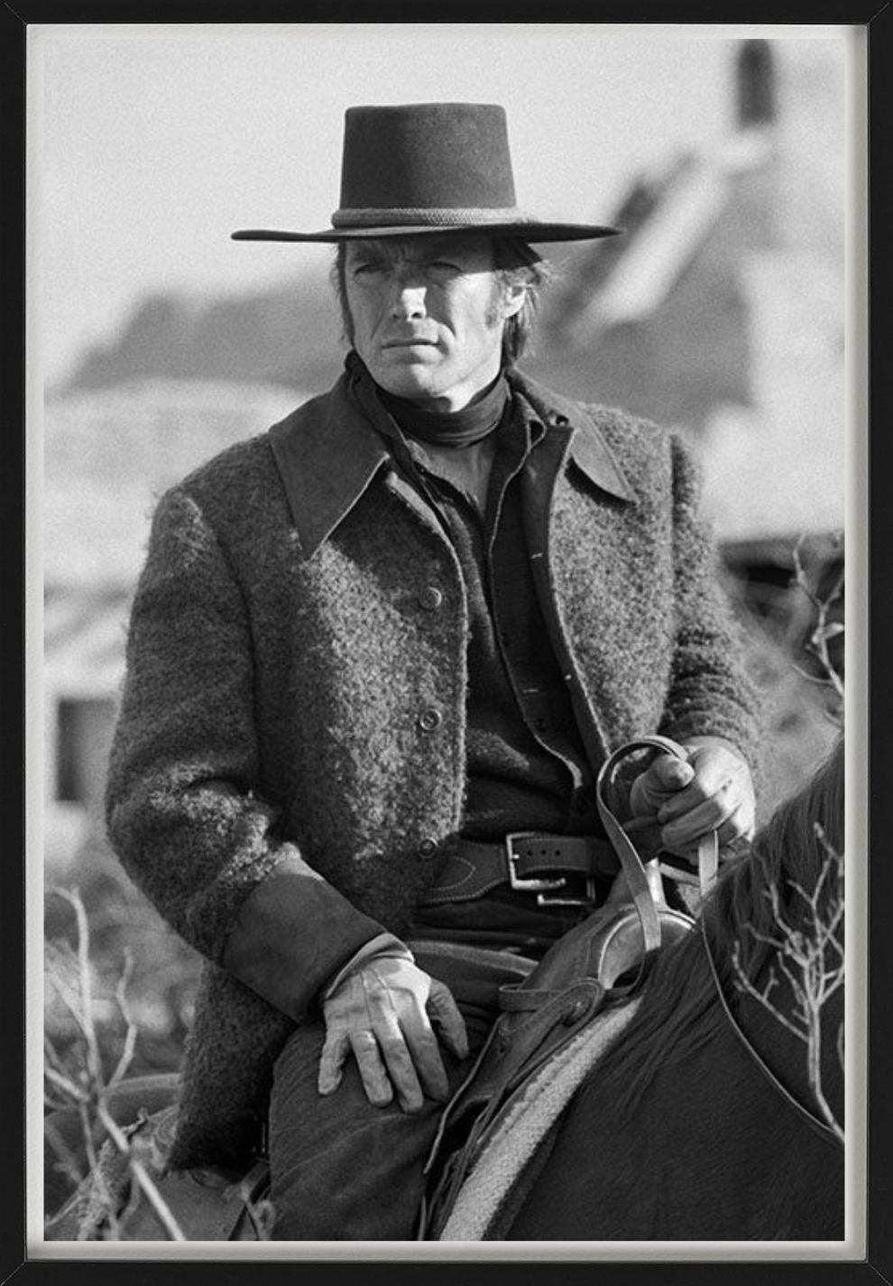 Clint Eastwood para la película Joe Kidd - a caballo, Fotografía artística, 1971 en venta 1