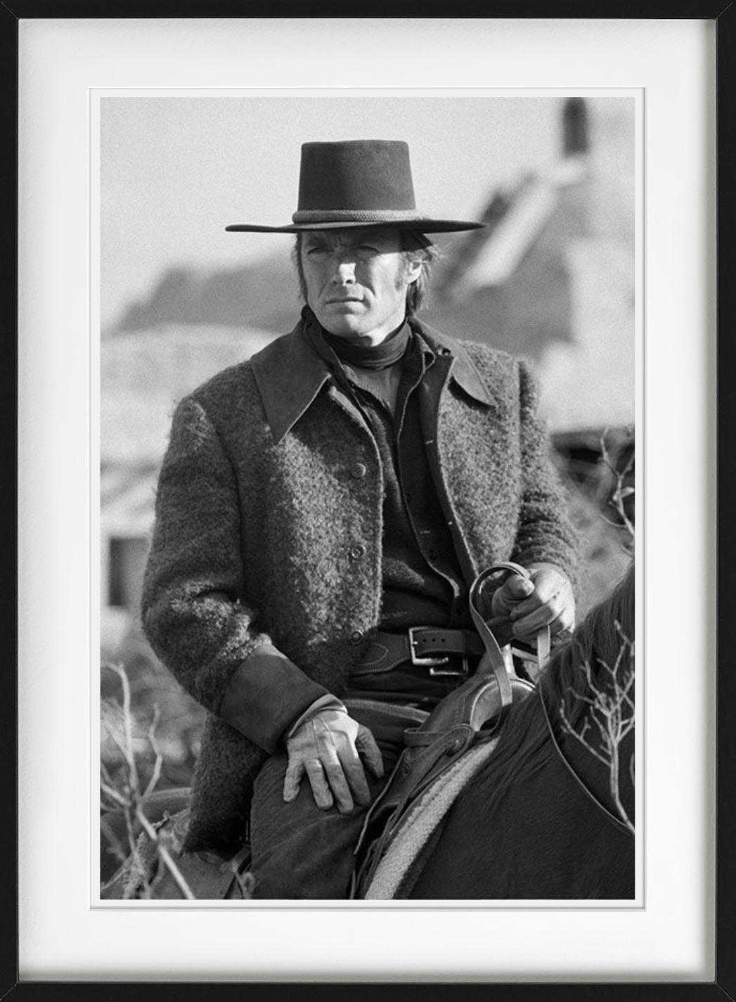 Clint Eastwood para la película Joe Kidd - a caballo, Fotografía artística, 1971 en venta 2