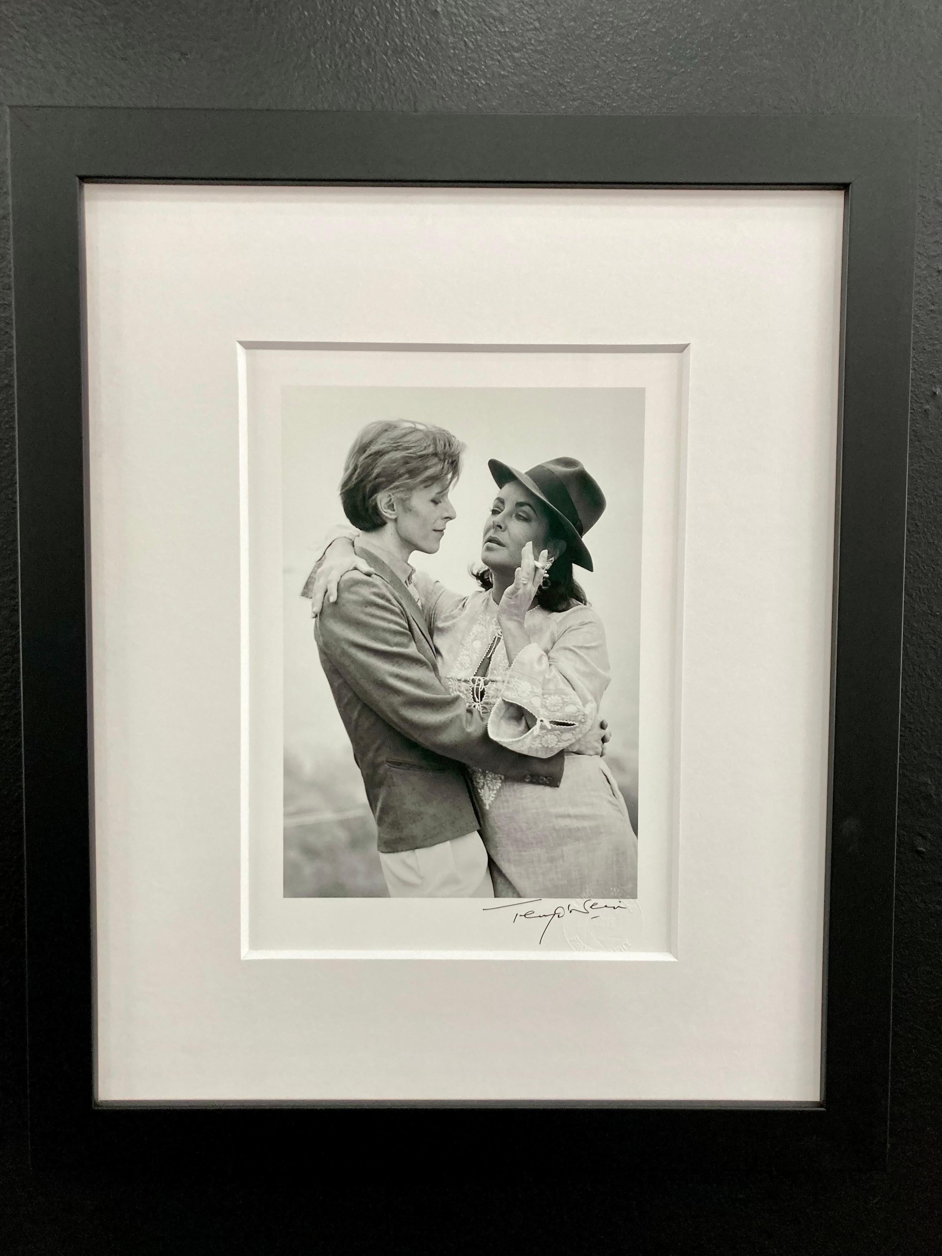 David Bowie and Elizabeth Taylor, framed signed print by Terry O'Neill For Sale 1