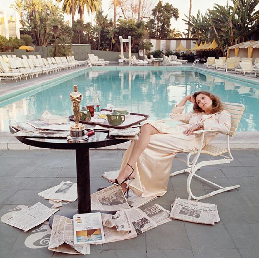 Terry O'Neill Color Photograph - Faye Dunaway At The Pool I