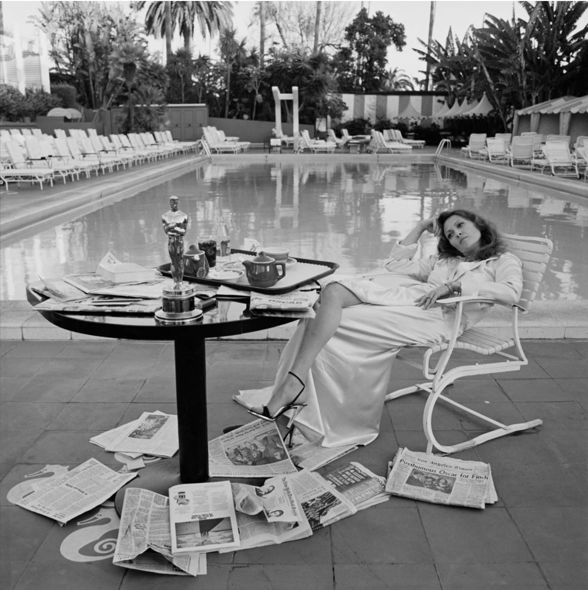 Black and White Photograph Terry O'Neill - Faye Dunaway, Los Angeles, 1977