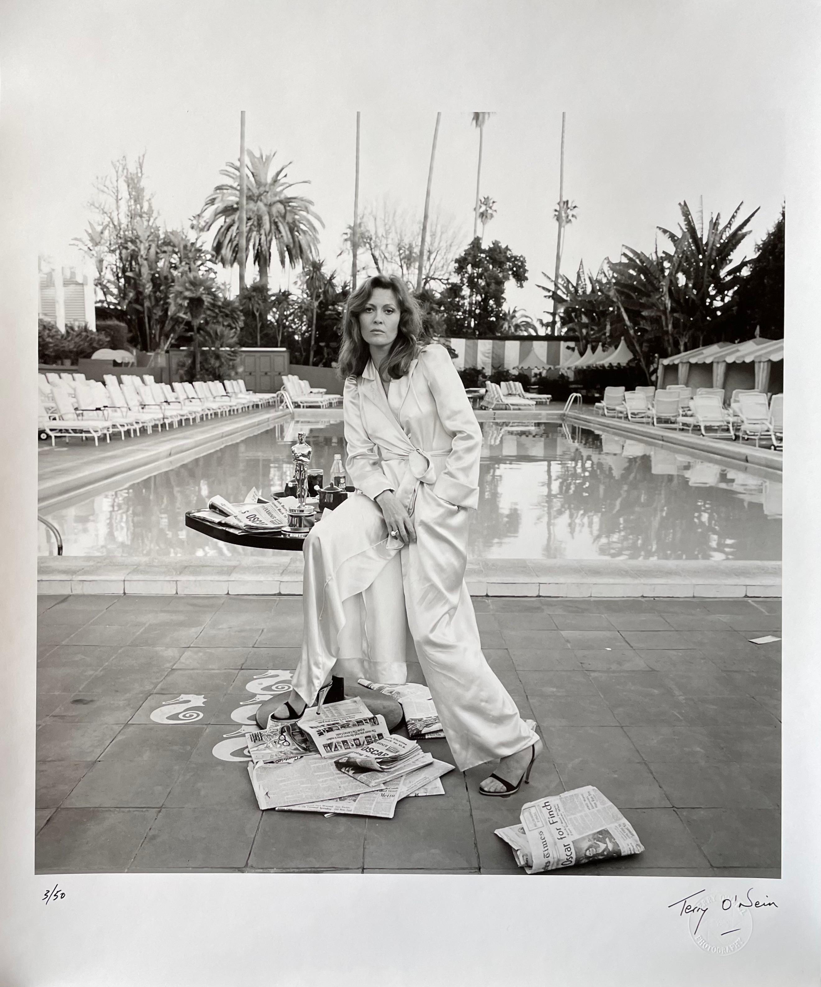 Faye Dunaway Oscar Shot Outtake Black and White (Posthumous Print) - Gray Portrait Print by Terry O'Neill