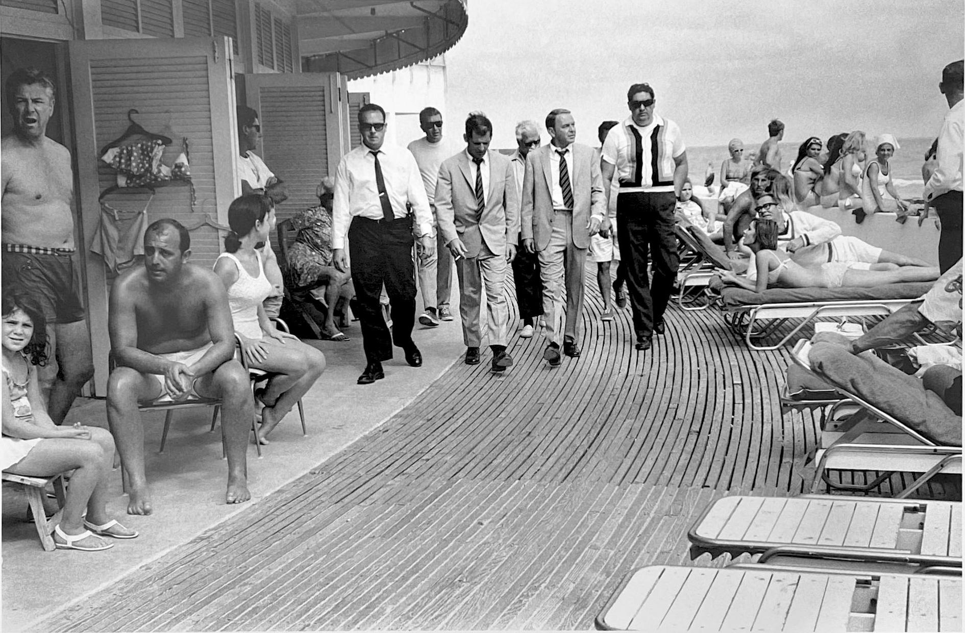 Terry O'Neill Black and White Photograph - Frank Sinatra on the Boardwalk, View 2 (24" x 34")
