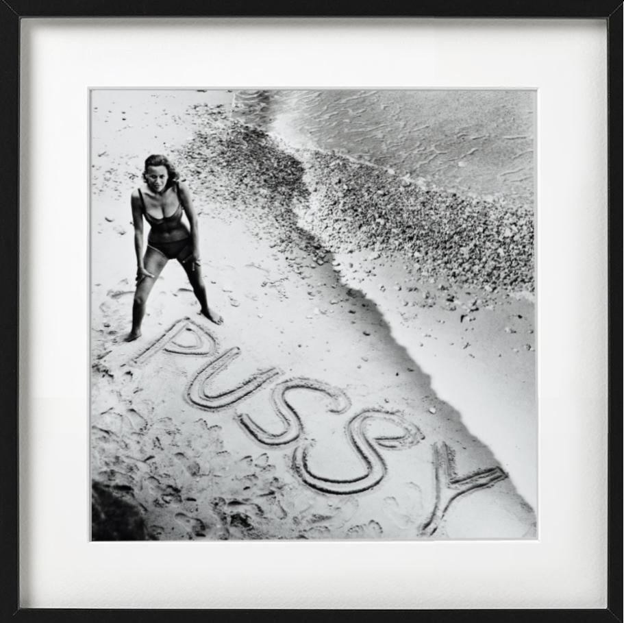 Honor Blackman as Pussy Galore James Bond, photographie d'art 1964 - Photograph de Terry O'Neill
