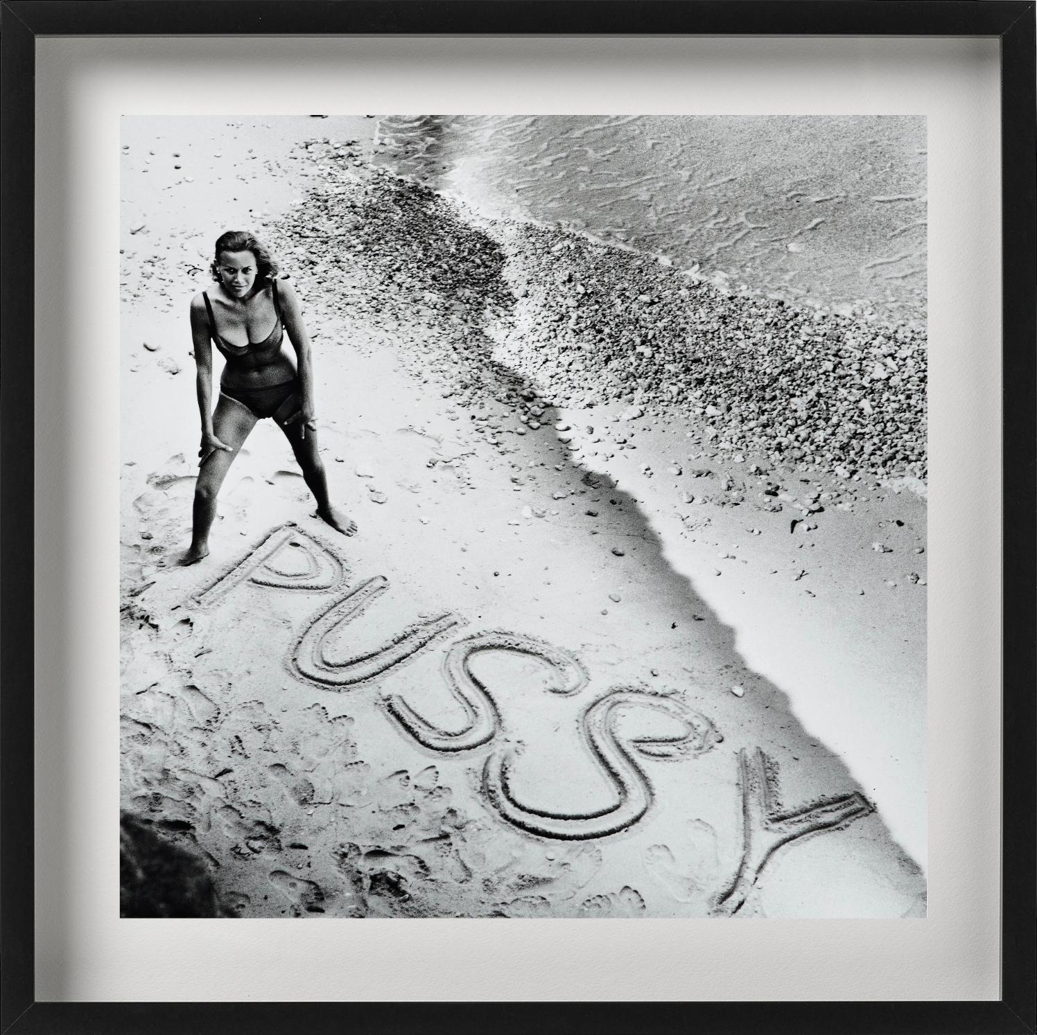 Honor Blackman as Pussy Galore James Bond, photographie d'art 1964 en vente 1