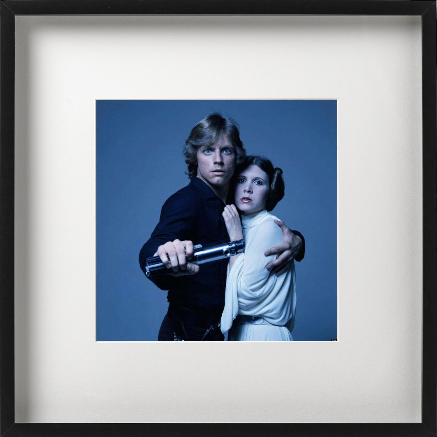 Luke und Leia – Doppelporträt in Kostüm, Kunstfotografie – Photograph von Terry O'Neill
