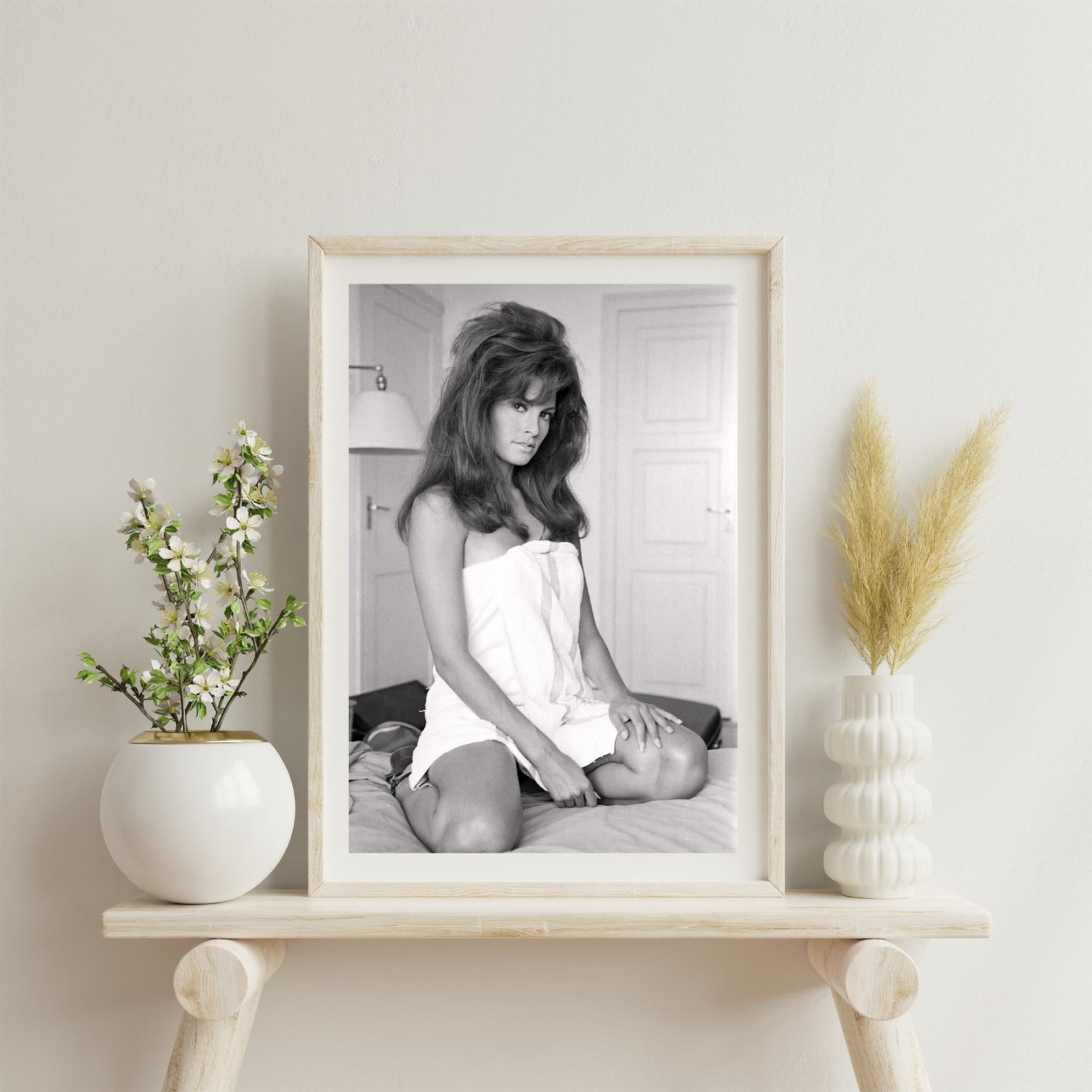 Raquel Welch en la cama - Terry O'Neill Fotos perdidas 1