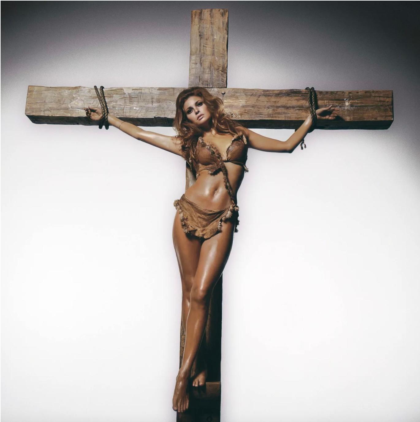 "Raquel Welch on the Cross" 48 x 48 in Ed. 18/50 signed by Terry O'Neill

Signed and numbered by Terry O'Neill

Raquel Welch being crucified in an anachronistic publicity still for ‘One Million Years BC’, directed by Don Chaffey, 1966. Rachel