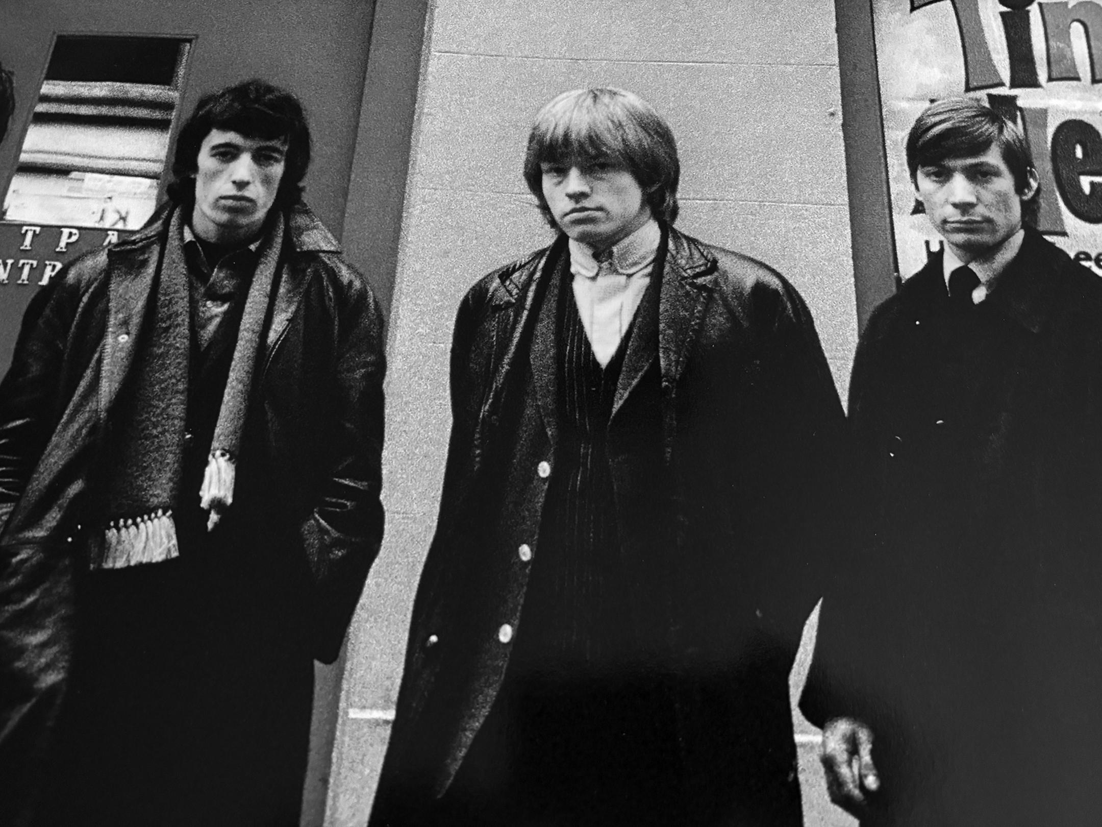 The Rolling Stones Tin Pan Alley N/B Tirage gélatino-argentique à VIE - Contemporain Photograph par Terry O'Neill