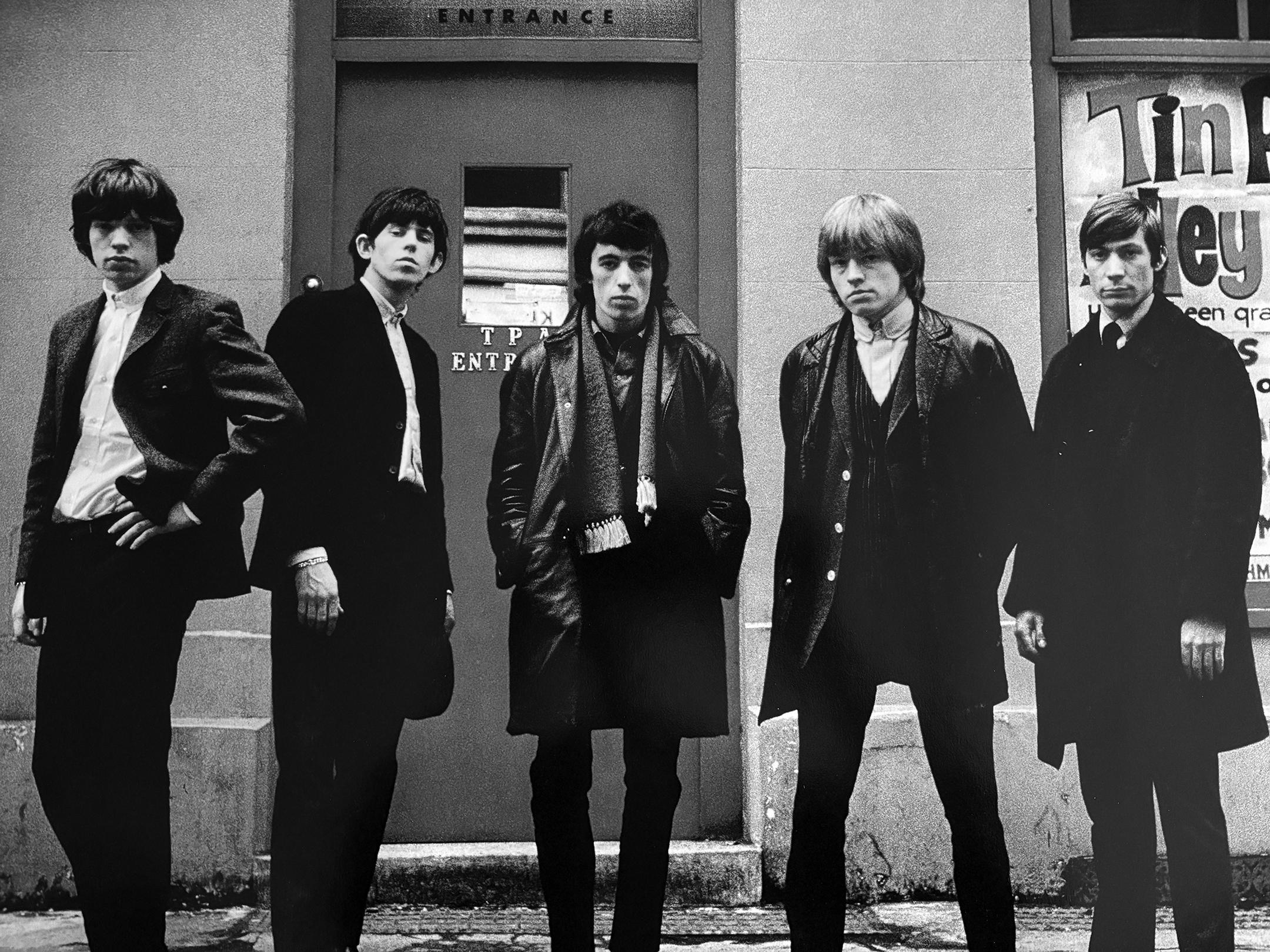 Terry O'Neill CBE est l'un des photographes les plus collectionnés au monde. Ses œuvres sont exposées dans des galeries d'art nationales et des collections privées du monde entier. Des présidents aux pop stars, il a photographié les premières lignes