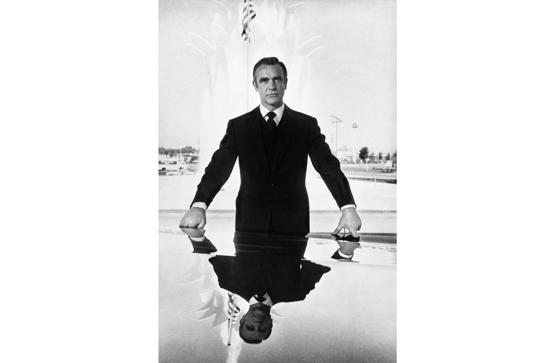 L'attore scozzese Sean Connery nei panni di James Bond in "Diamanti per sempre", 1971.

Formato carta:   20 H  x  16 W pollici
Opacizzato e incorniciato. 
Edizione a vita: 29/50

*Si prega di chiedere informazioni per altre misure*.

Bio