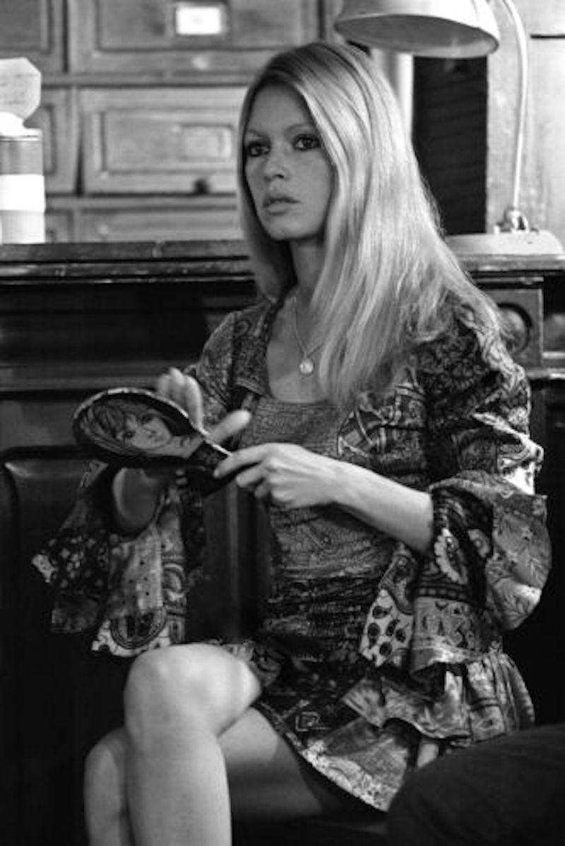 Die französische Schauspielerin Brigitte Bardot bei den Dreharbeiten zu Die Novizen (Les Novices, 1970) unter der Regie von Guy Casaril in Frankreich.

Posthume Ausgabe Gelatinesilberdruck Größen:
16x20"  -  Auflage von 50 + 10 AP
20x24"  -  Auflage