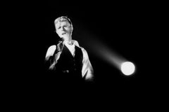 Terry O'Neill - David Bowie Isolar Tour, Fotografia 1976, Stampato Dopo