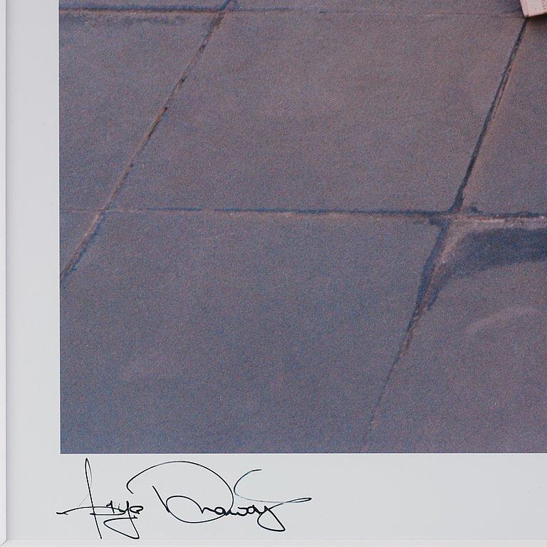 Terry O'Neill 'Faye Dunaway Oscar', Co-Signed For Sale 2