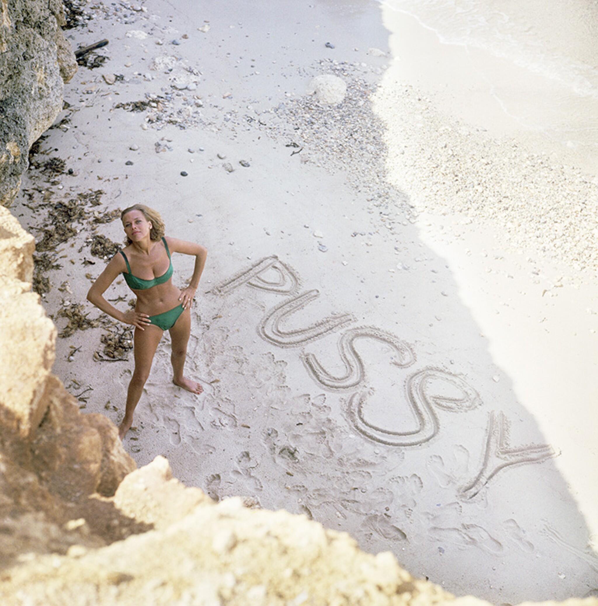 Terry O'Neill - Honor Blackman Color, Fotografie 1968, Nachdruck