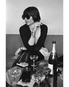 Terry O'Neill - Liza Minnelli fumant, photographie de 1974