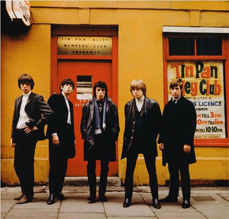 Die Rolling Stones - Terry O'Neill (Schwarz-Weiß-Fotografie)
Signiert und nummeriert
Lifetime Edition C-Type Print
Papierformat: 16 "x20" Preis: GBP 5.000

Terry O'Neill (1938-2019) fotografierte 1963 die Beatles und die Rolling Stones, als diese