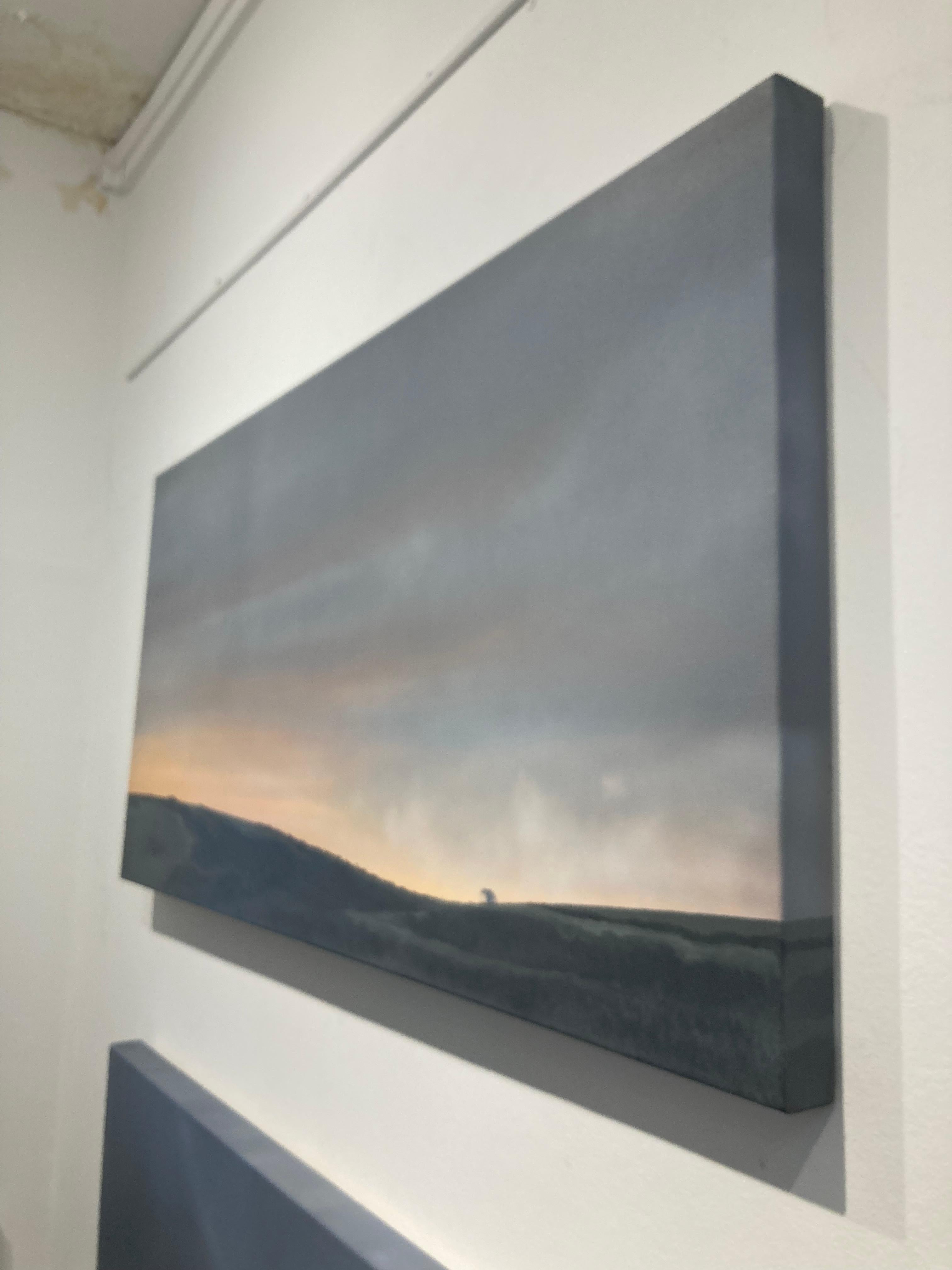 Barn in Winter Dawn - peinture contemporaine de paysage de plage de bord de mer - Barn in Winter en vente 1