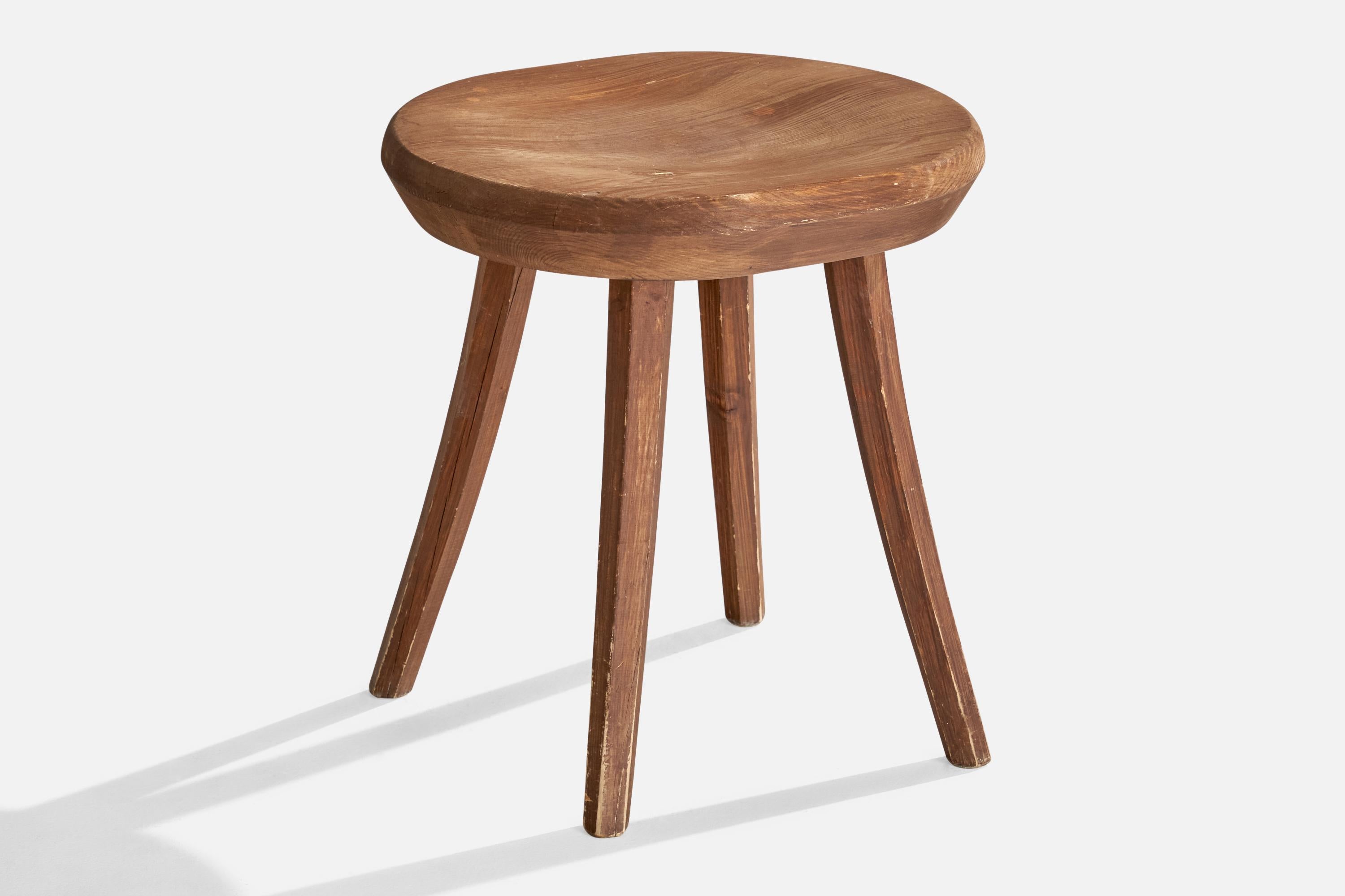 Taburete de pino teñido diseñado y fabricado por Tervasaaren Puutyötehdas, Finlandia, c. 1960.

Altura del asiento: 16,25

