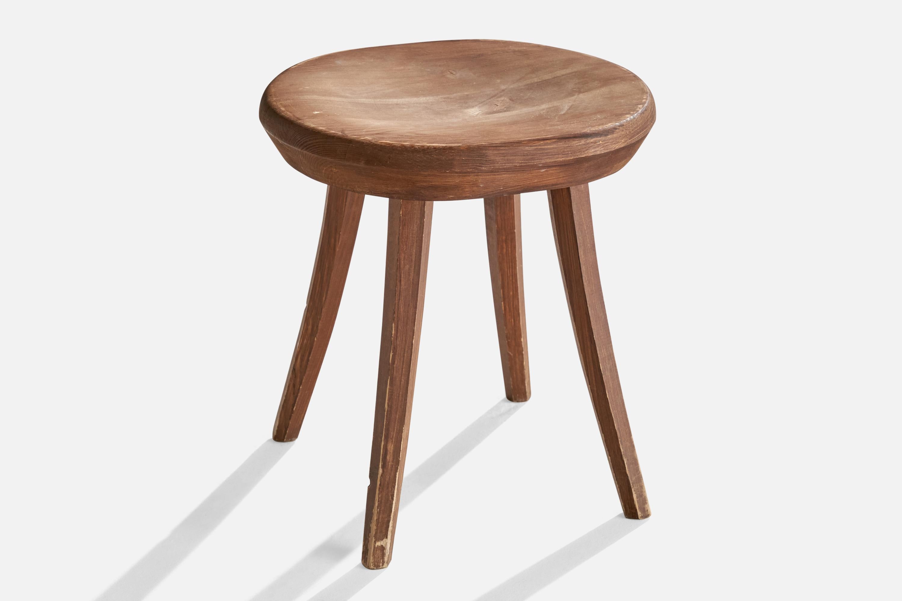 Hocker aus gebeiztem Kiefernholz, entworfen und hergestellt von Tervasaaren Puutyötehdas, Finnland, ca. 1960er Jahre.

Sitzhöhe: 16,25
