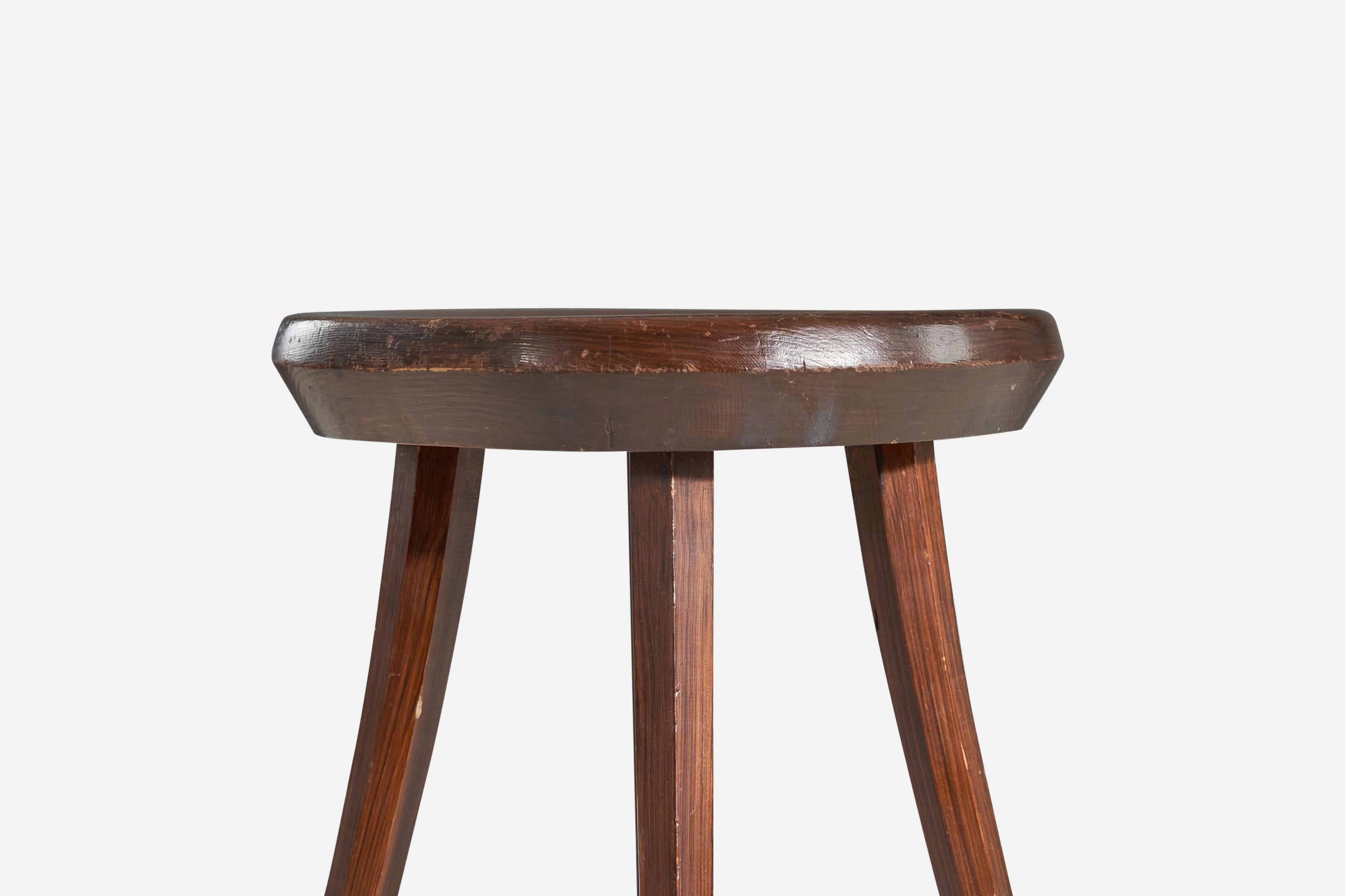 Tervasaaren Puutyötehdas, Hocker, Kiefernholz gebeizt, Finnland, 1960er Jahre (Finnisch) im Angebot