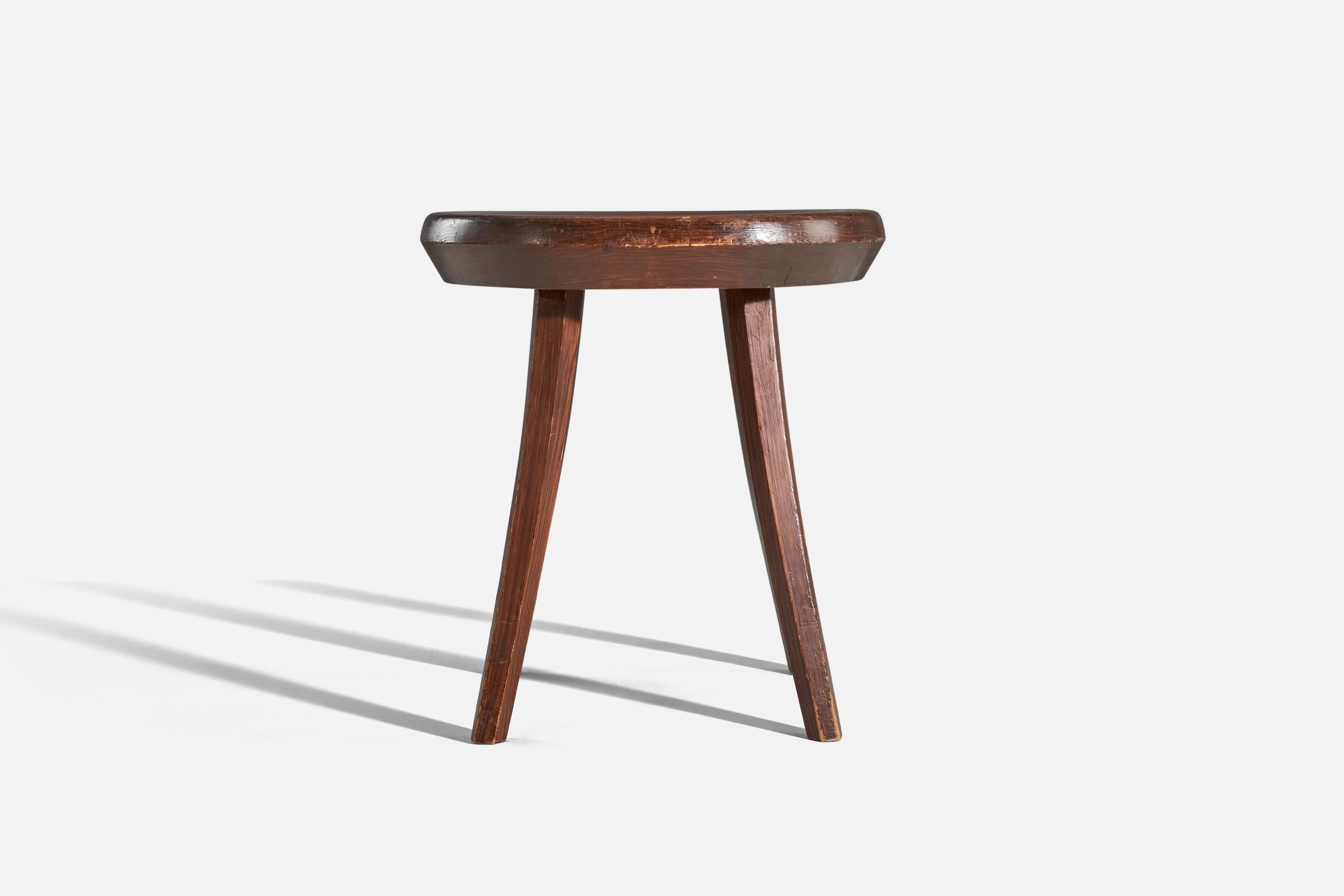 Tervasaaren Puutyötehdas, Hocker, Kiefernholz gebeizt, Finnland, 1960er Jahre im Zustand „Gut“ im Angebot in High Point, NC