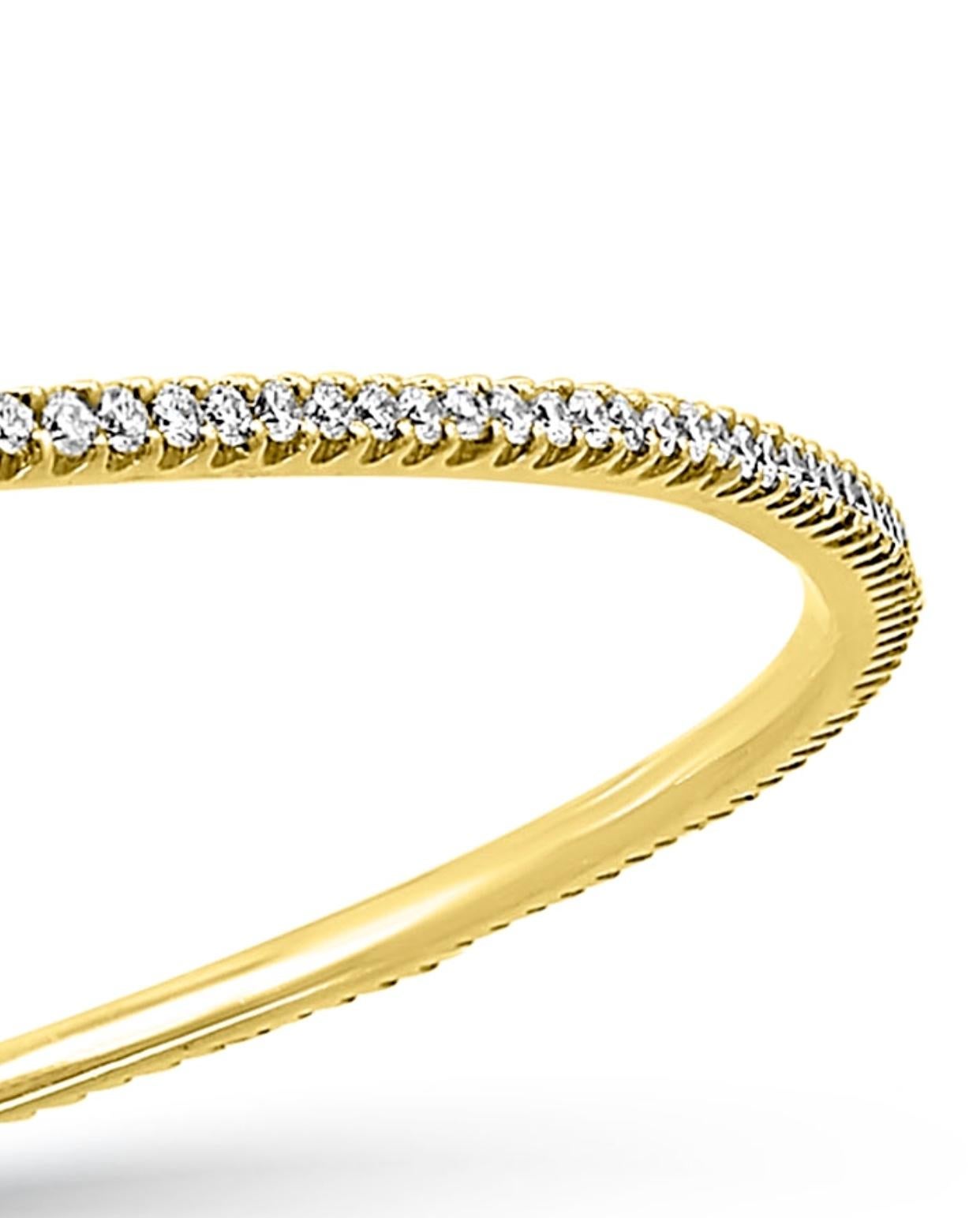 Tesora Contemporary Yellow and White 18 Karat Gold and Diamond Bangle Bracelet For Sale 3