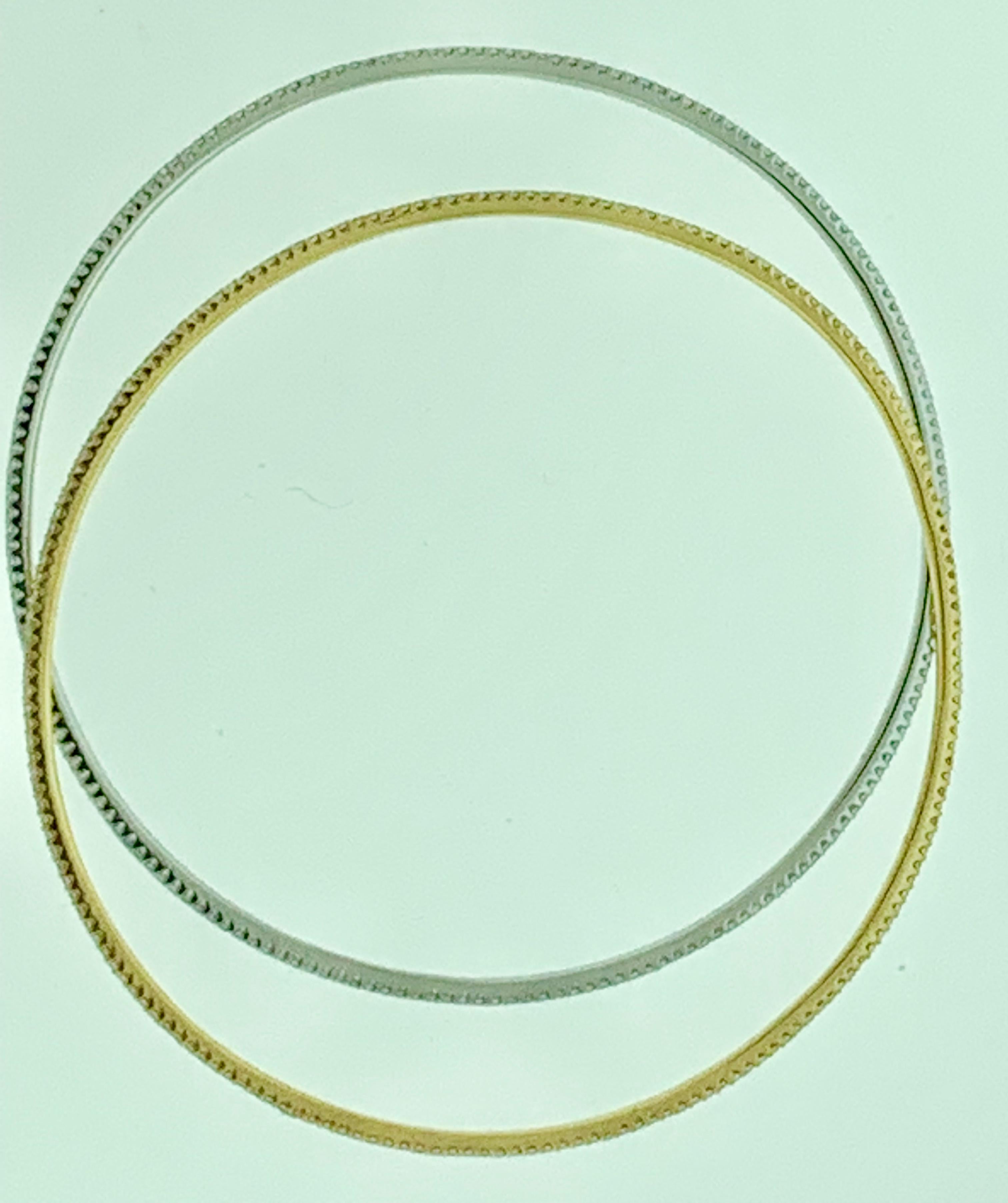 Round Cut Tesora Contemporary Yellow and White 18 Karat Gold and Diamond Bangle Bracelet For Sale
