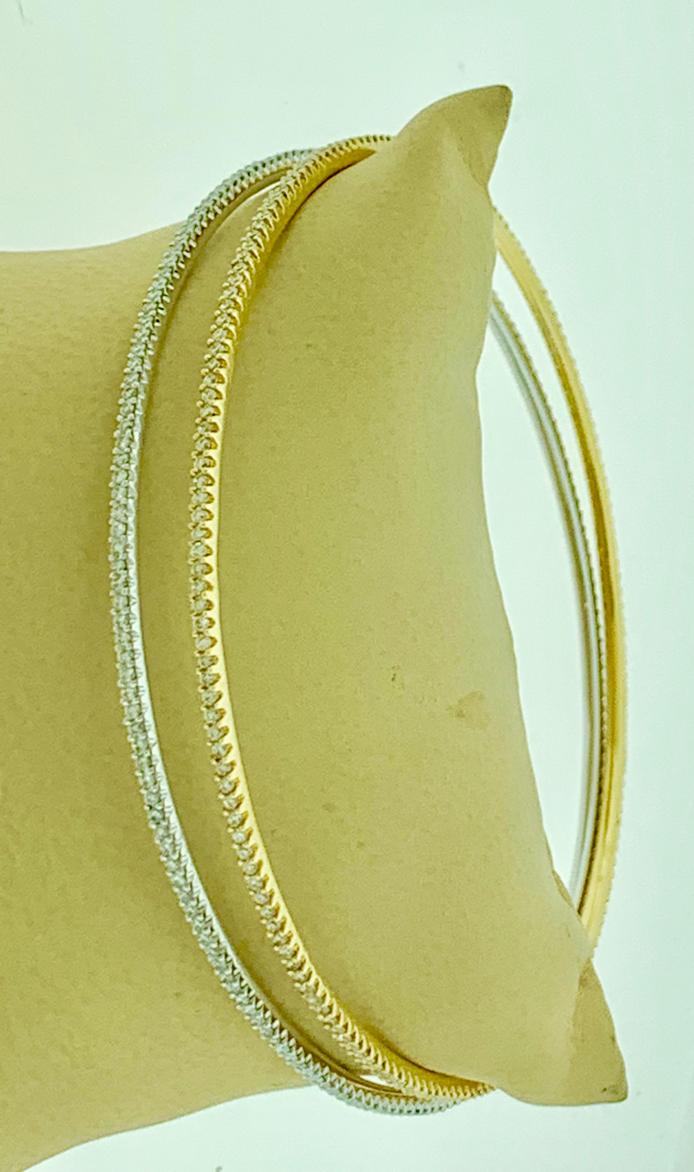 Tesora Contemporary Yellow and White 18 Karat Gold and Diamond Bangle Bracelet For Sale 1