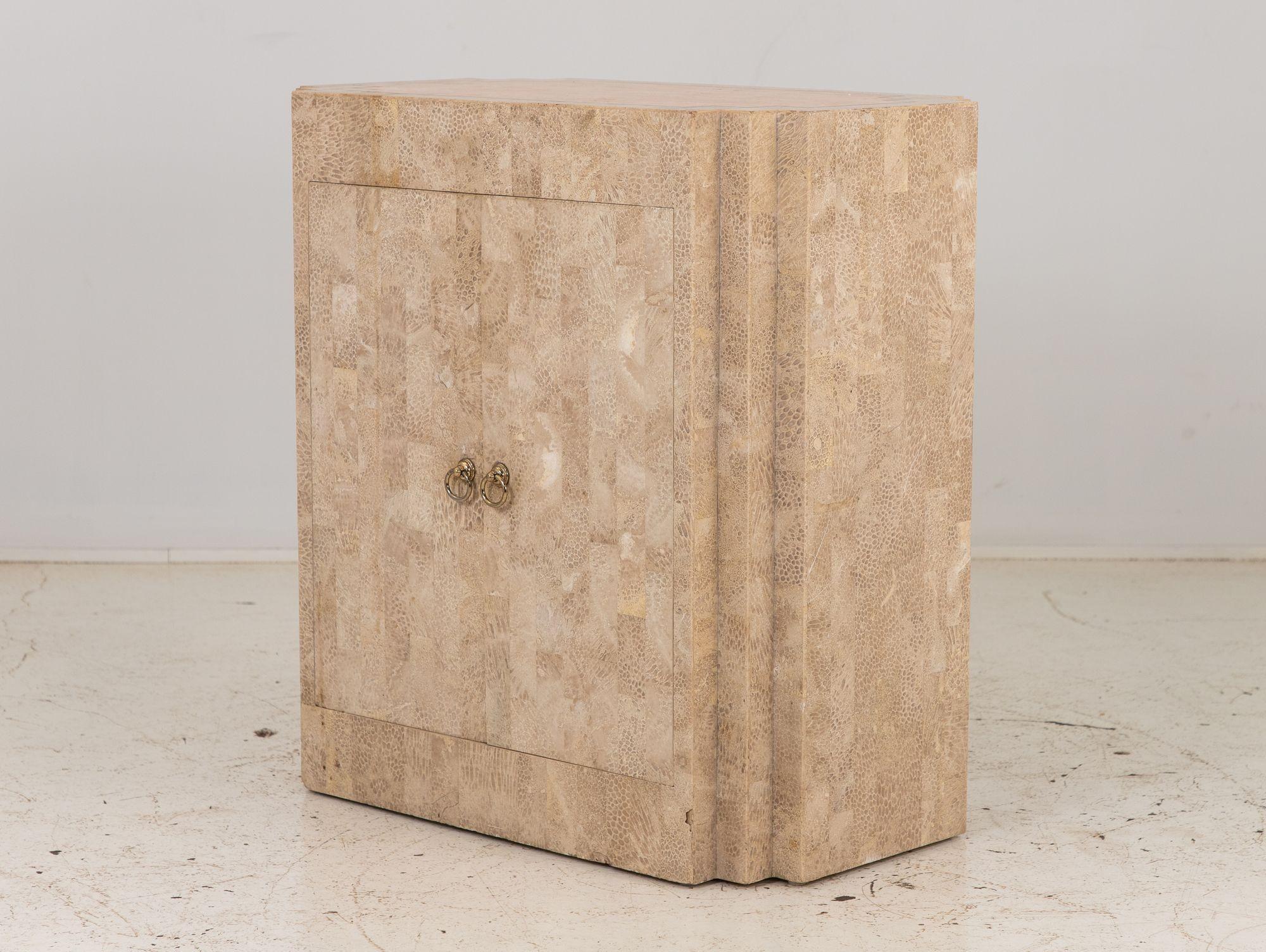 Tessalated Travertine Cabinet, Late 20th C In Good Condition For Sale In South Salem, NY
