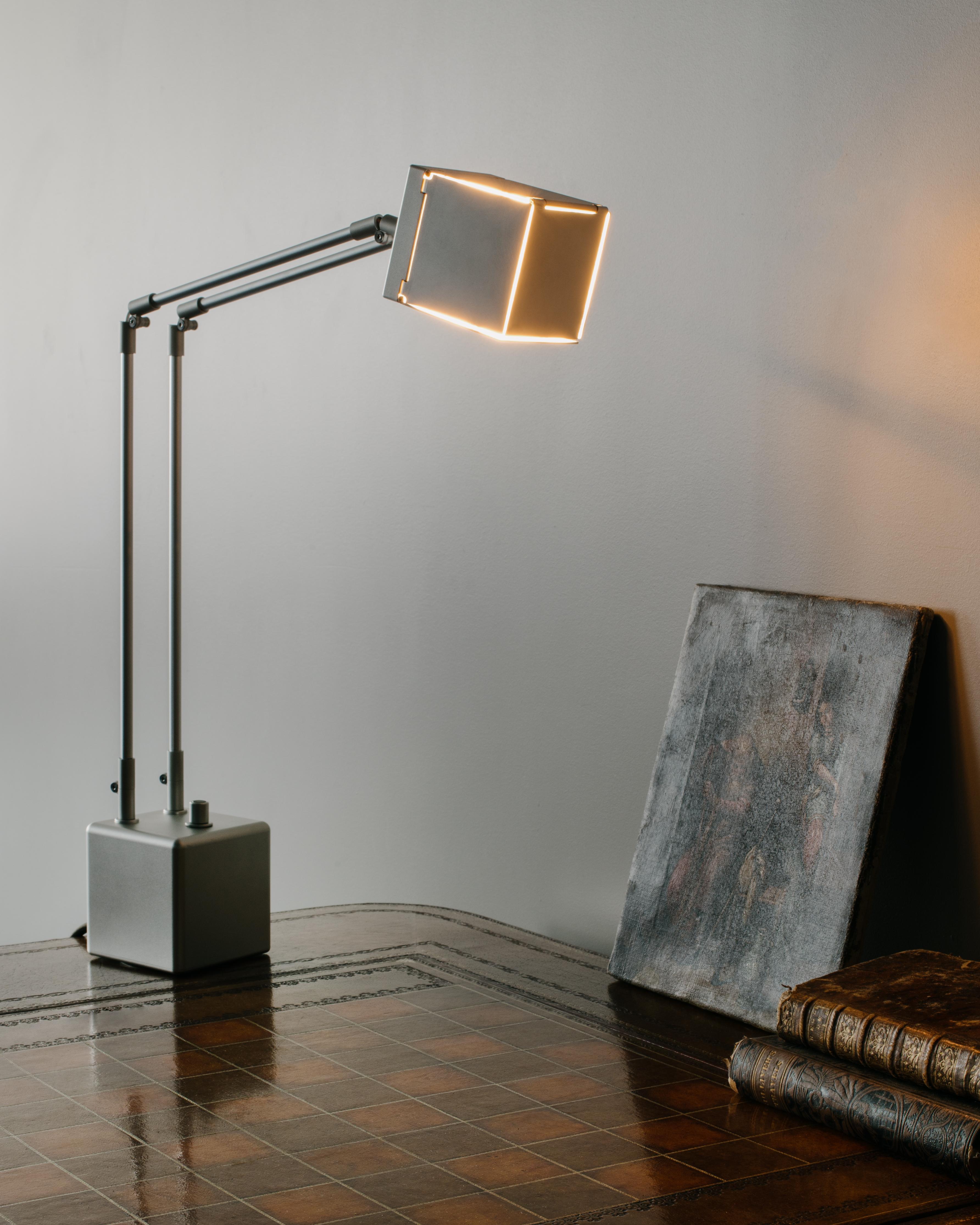 Téssara Aktís Desk Lamp In New Condition For Sale In Brooklyn, NY